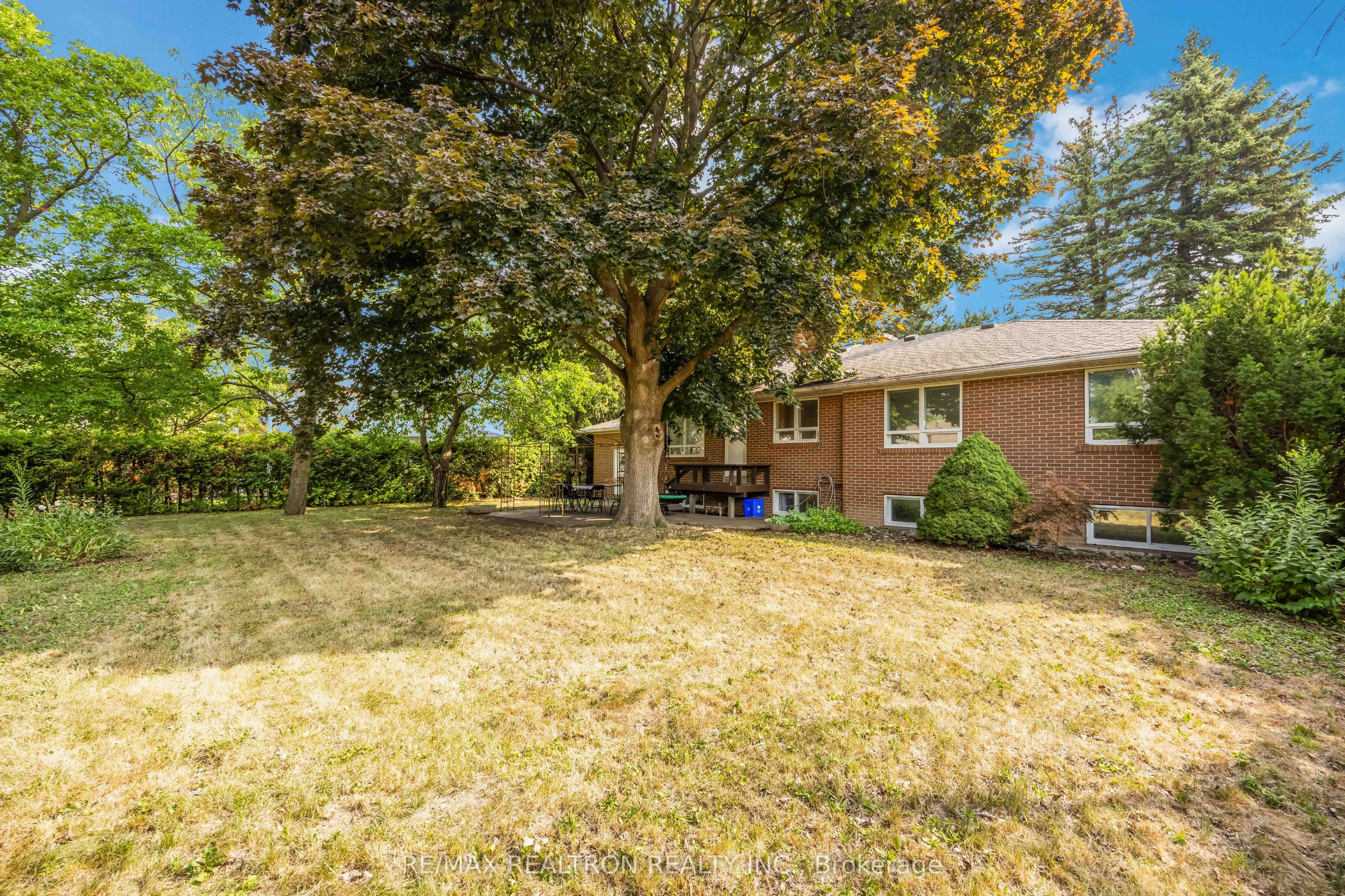 31 Orlon Crescent