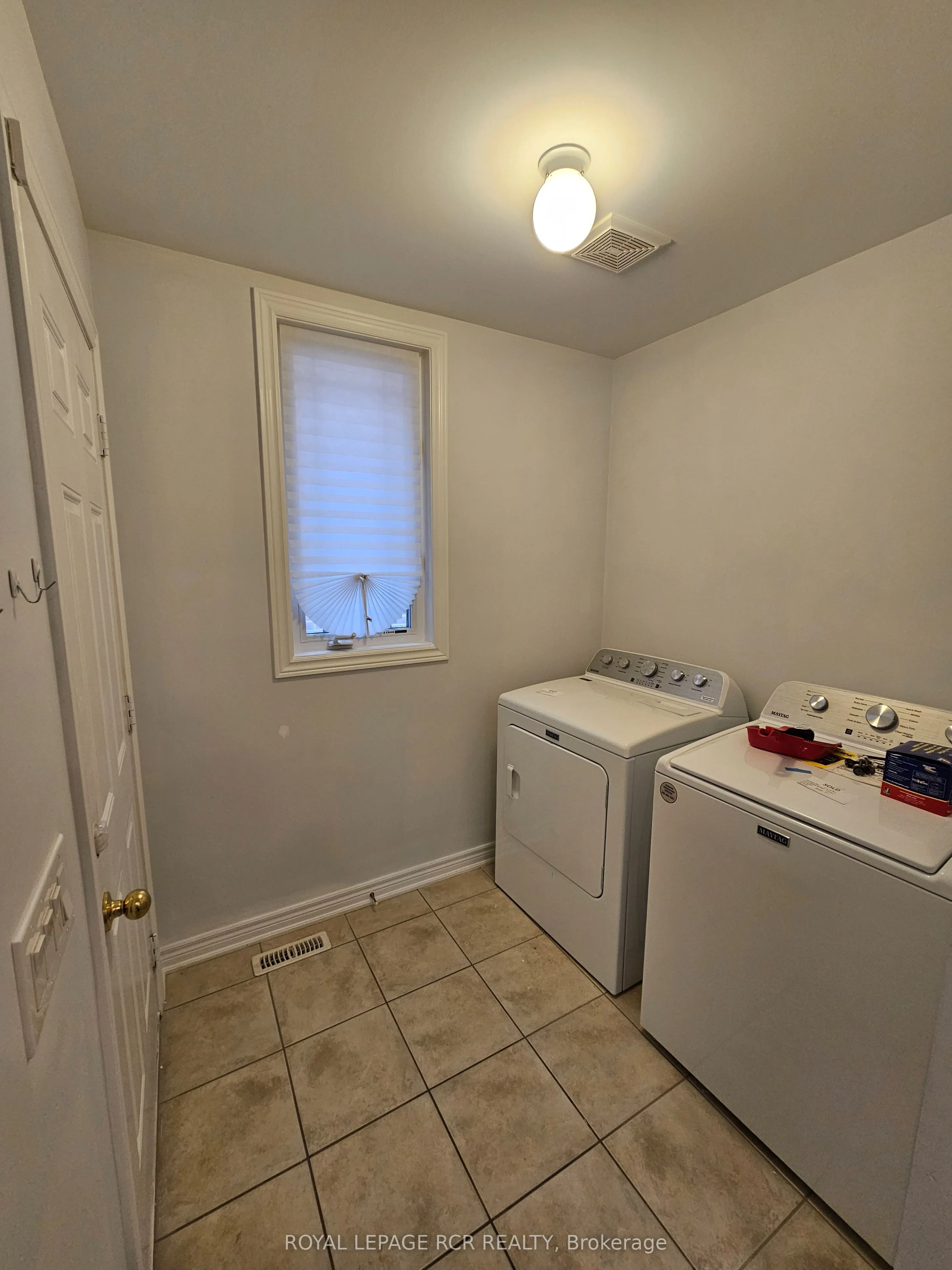 40 Thatcher Crescent