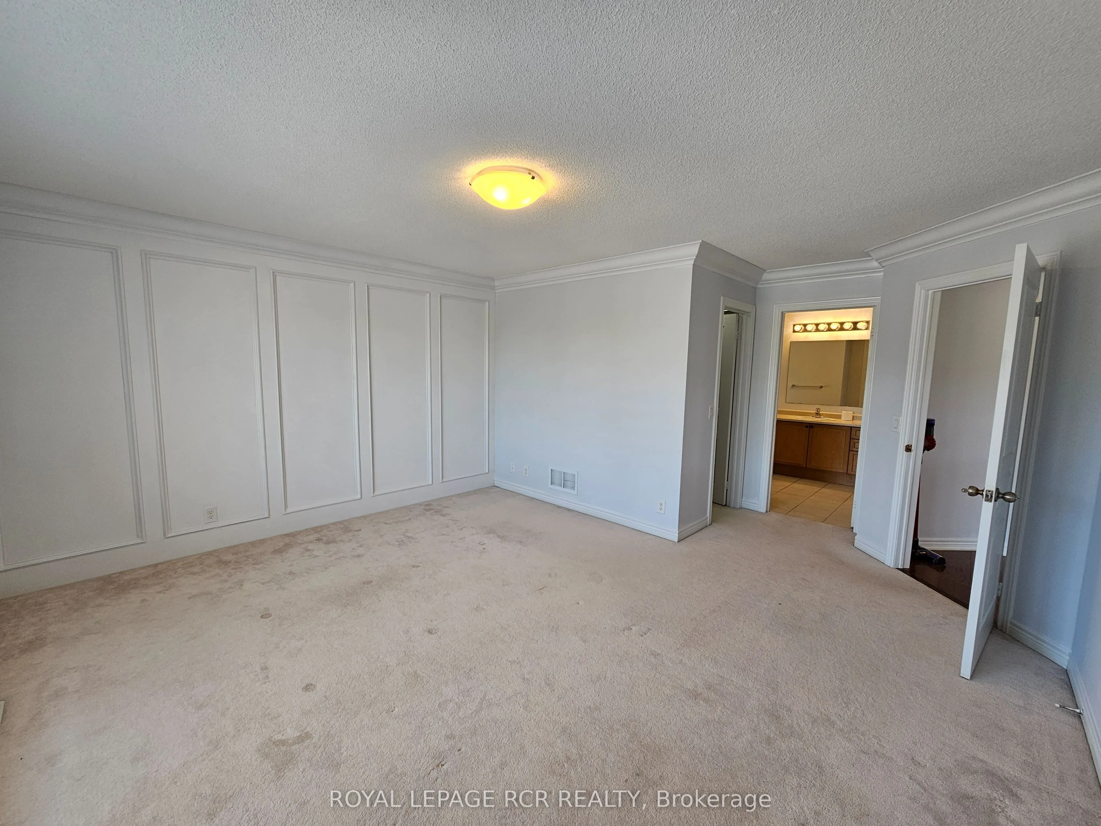 40 Thatcher Crescent