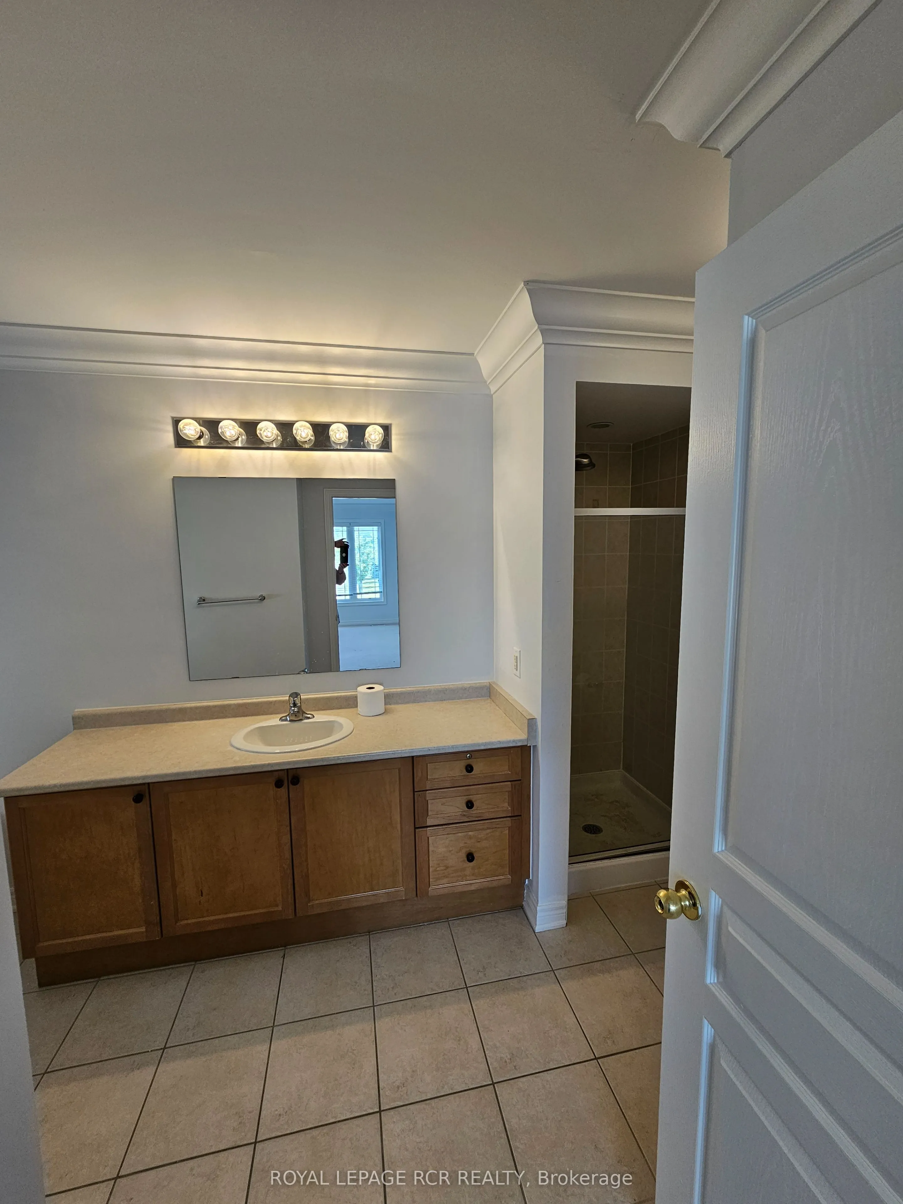 40 Thatcher Crescent