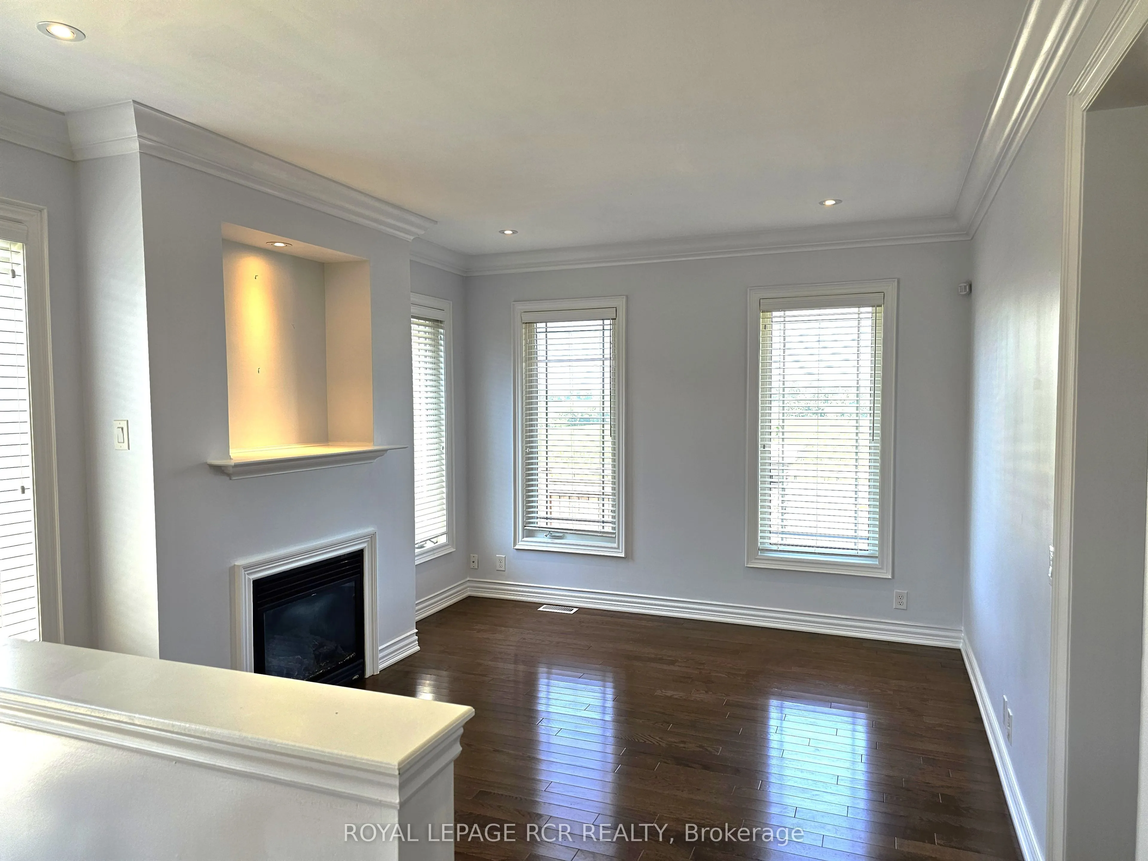 40 Thatcher Crescent