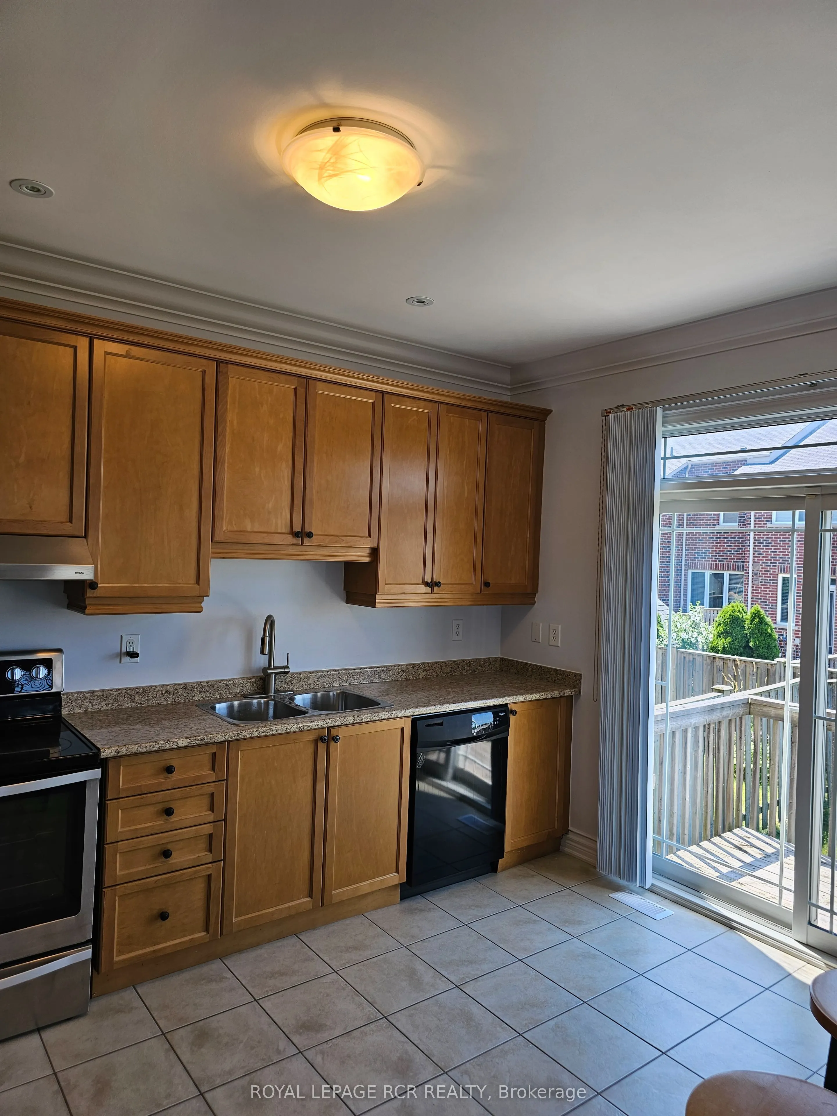 40 Thatcher Crescent