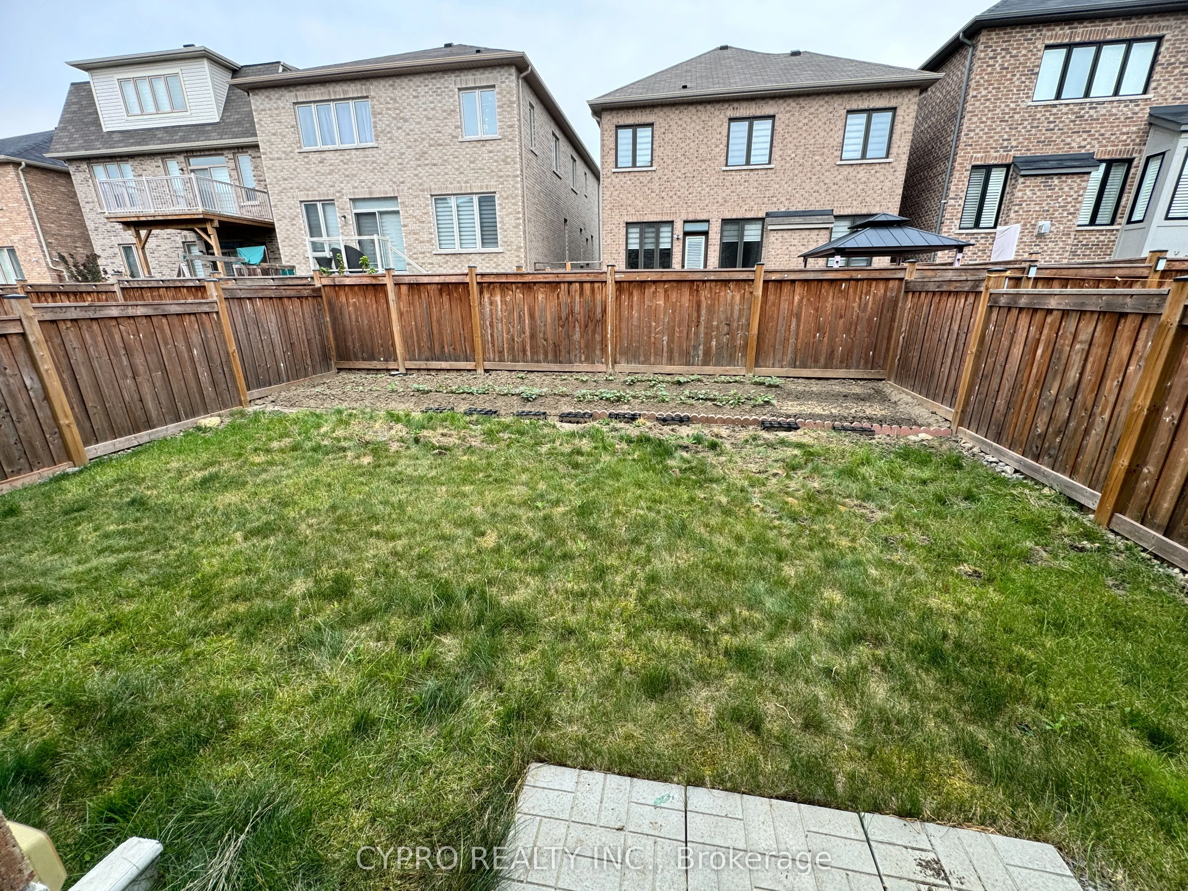 30 Buttonleaf Crescent