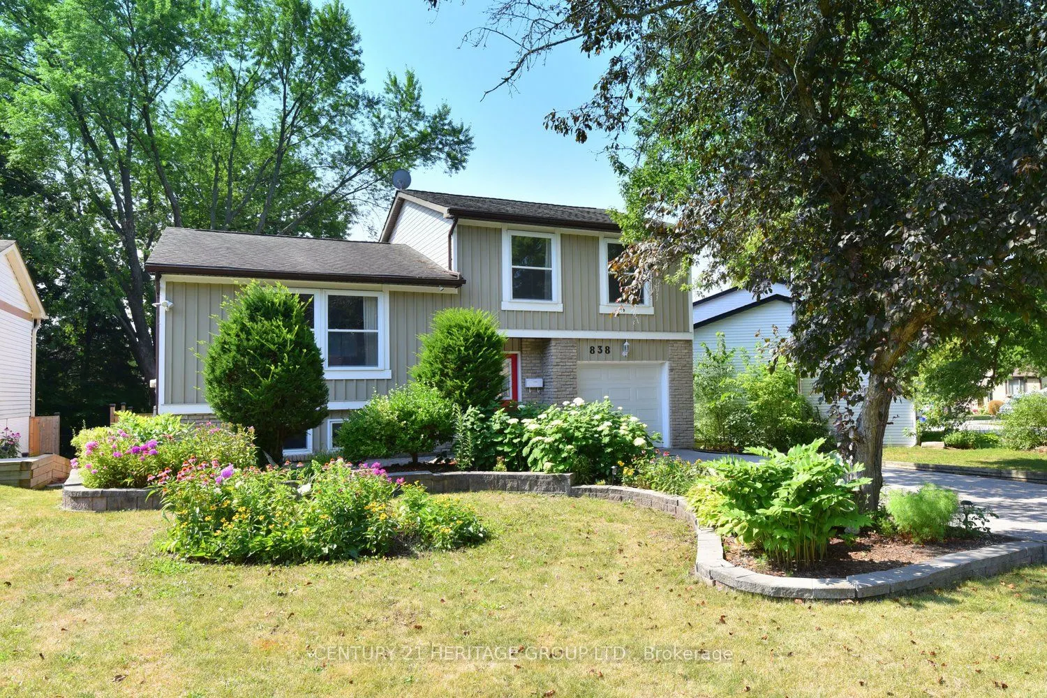 838 Boronia Crescent