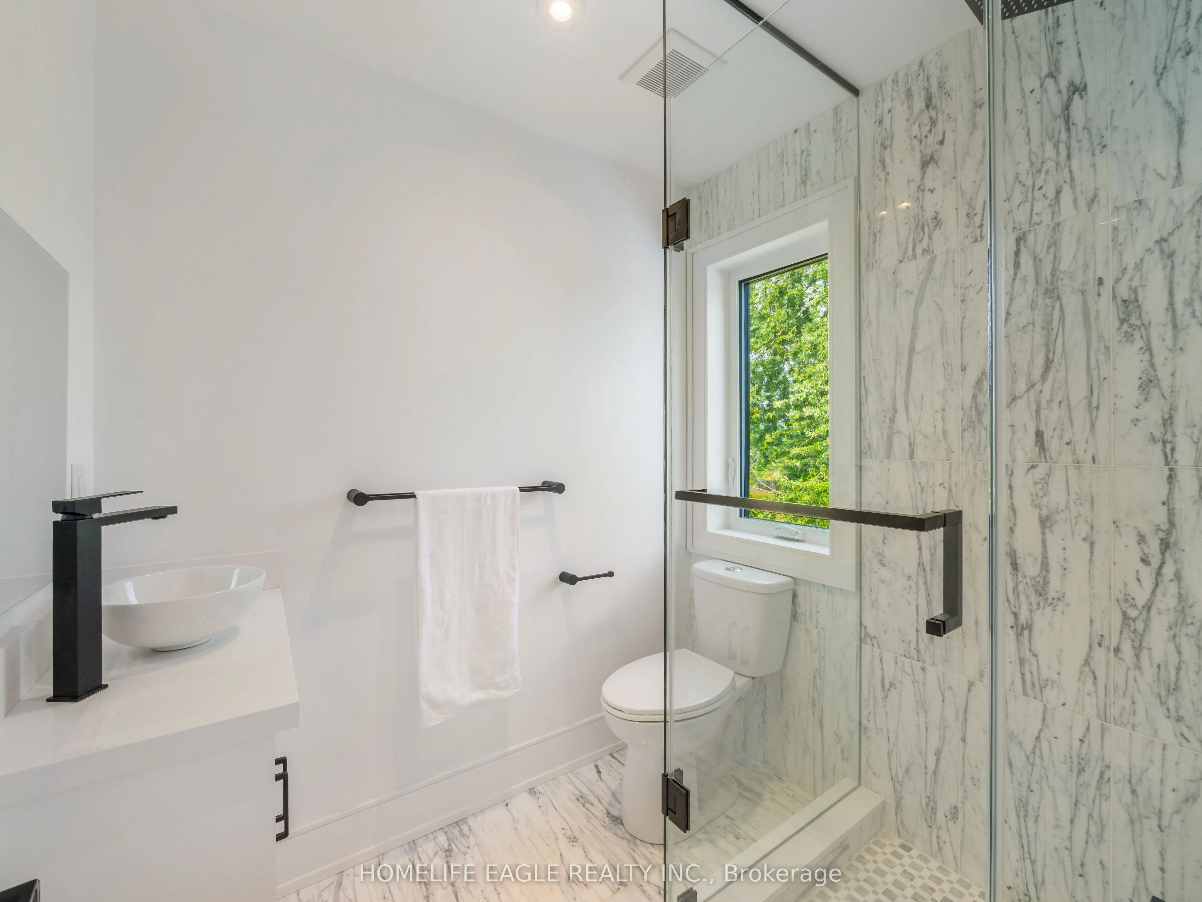 1242 Killarney Beach Road
