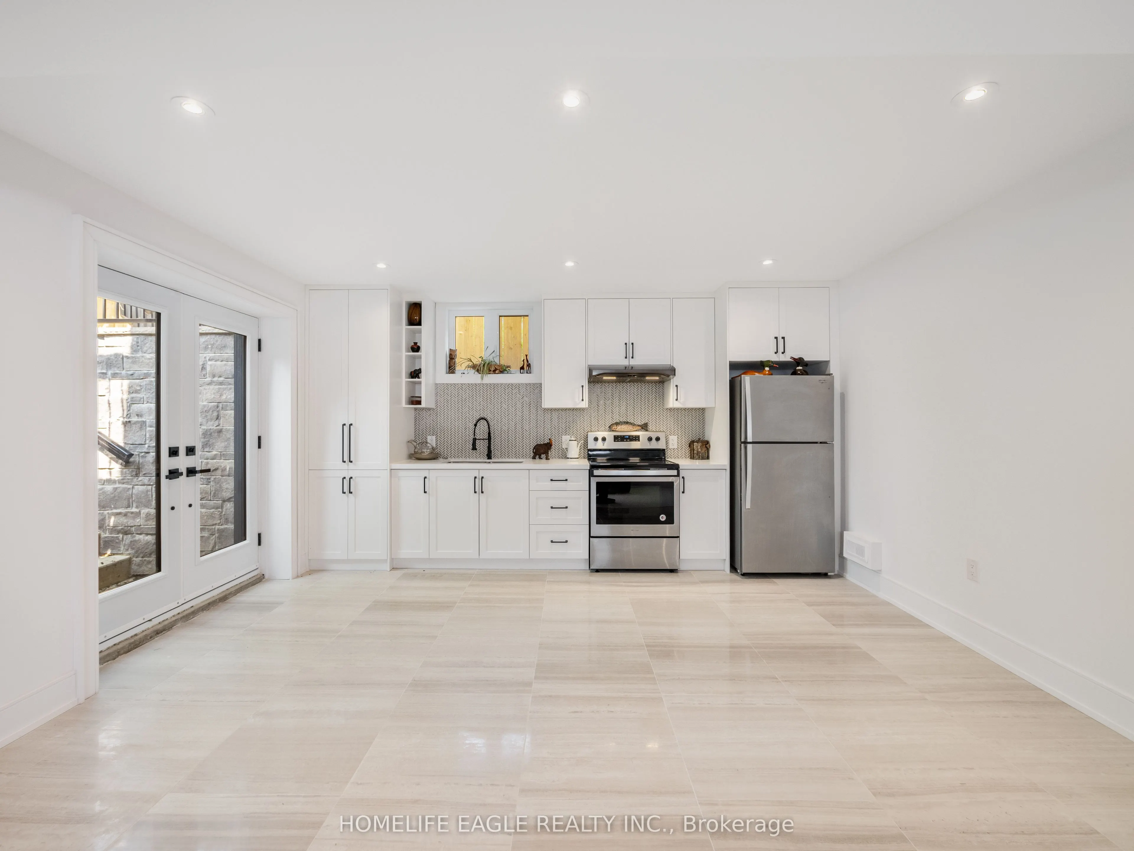 1242 Killarney Beach Road