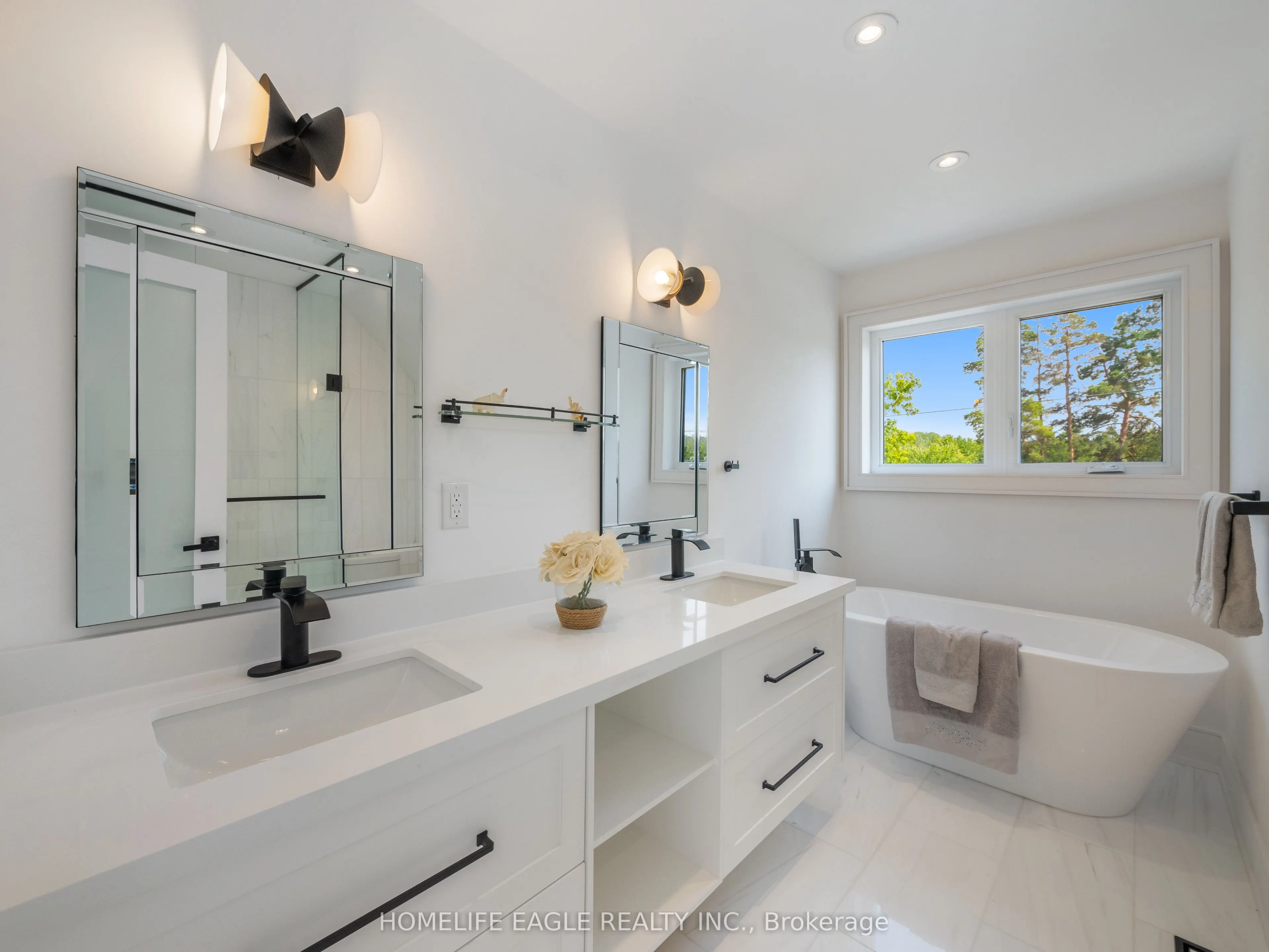1242 Killarney Beach Road