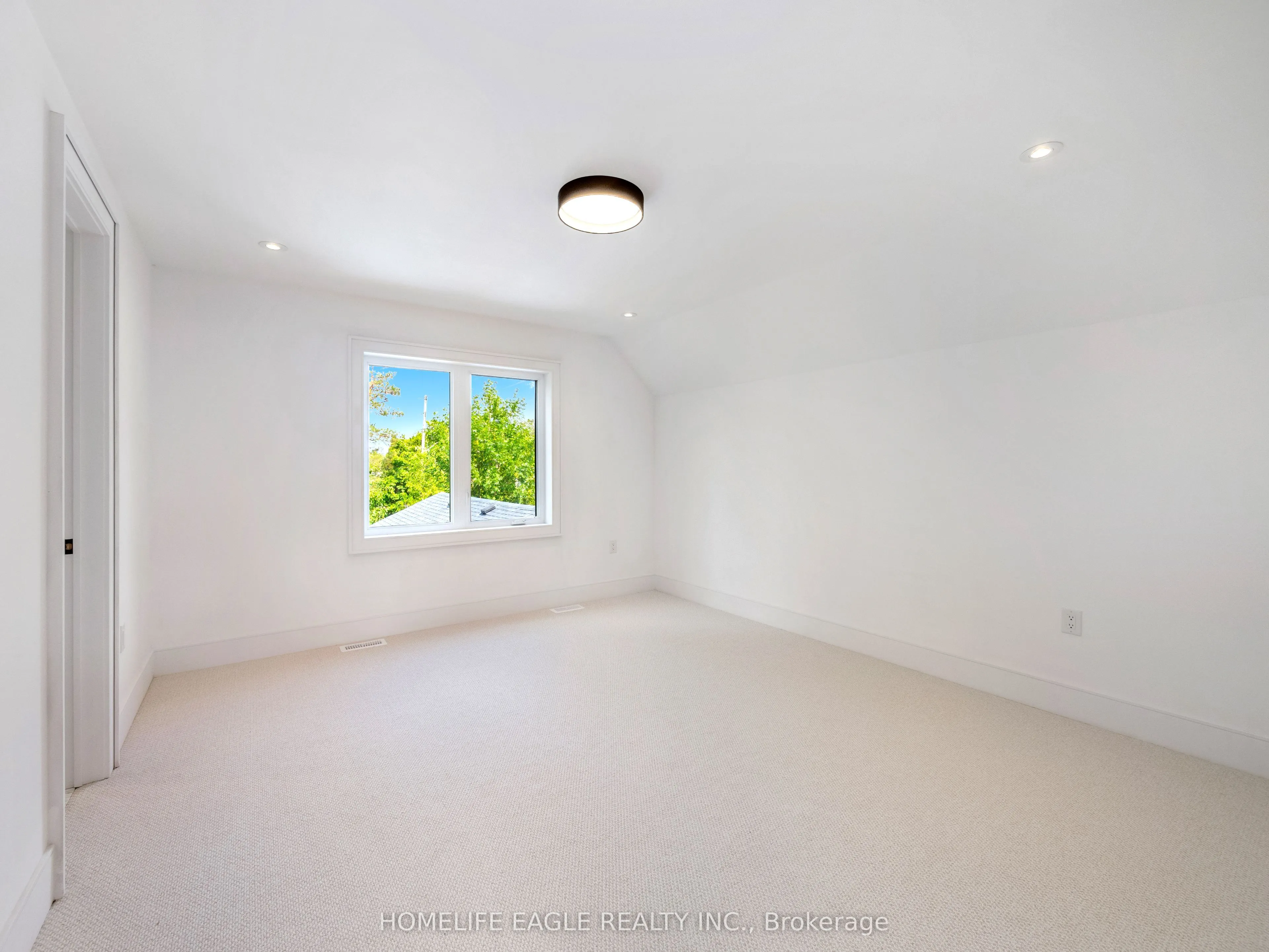 1242 Killarney Beach Road