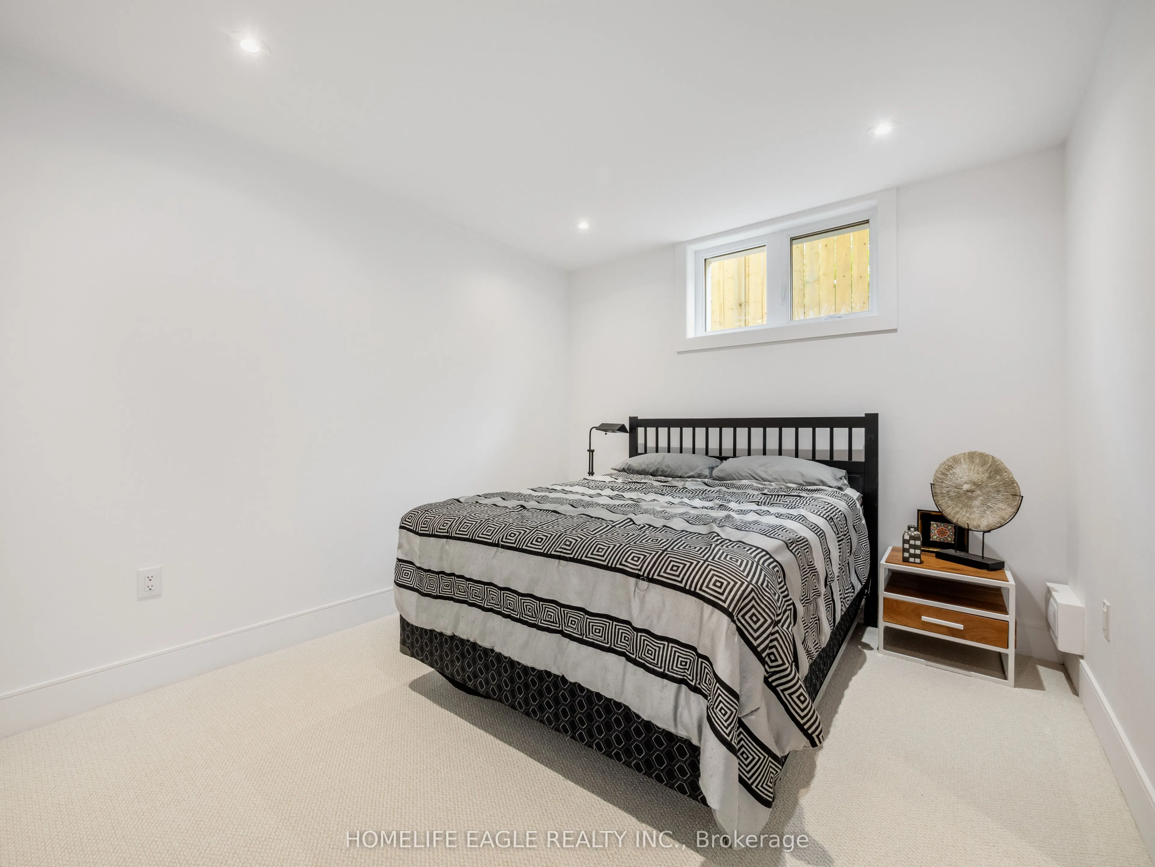 1242 Killarney Beach Road