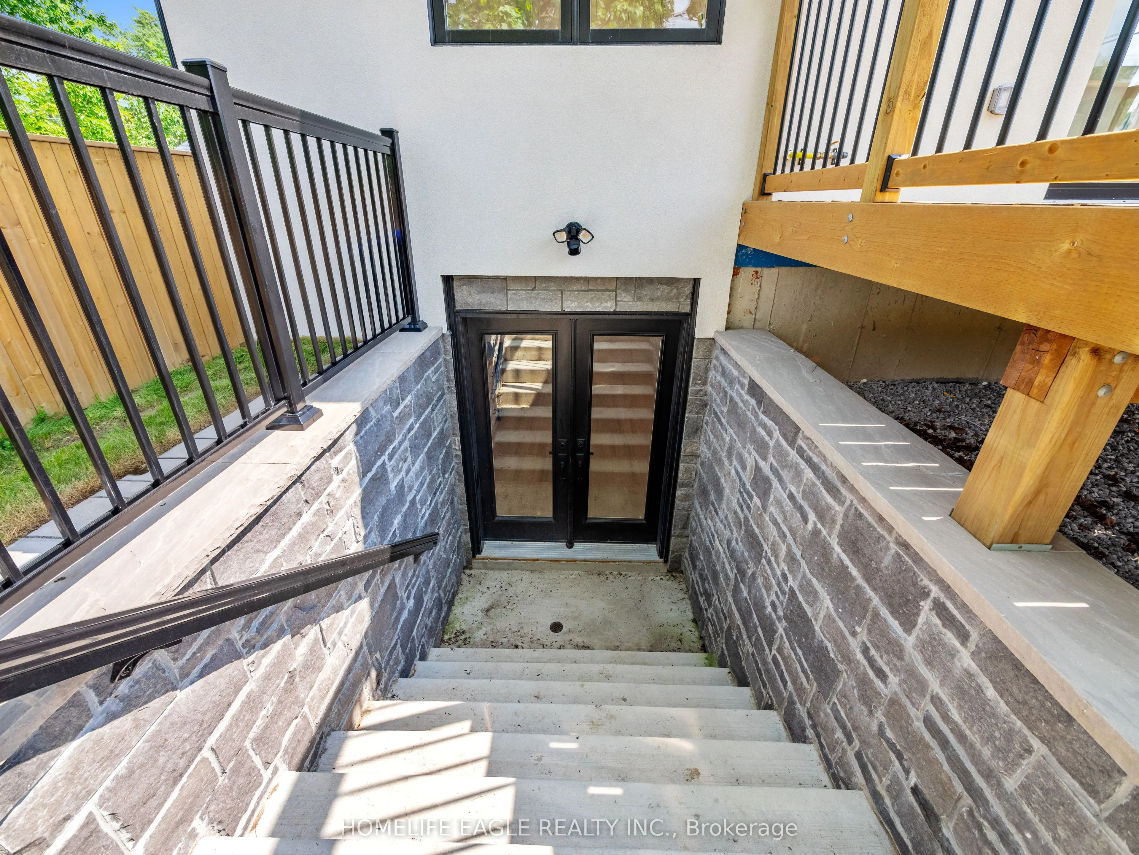 1242 Killarney Beach Road