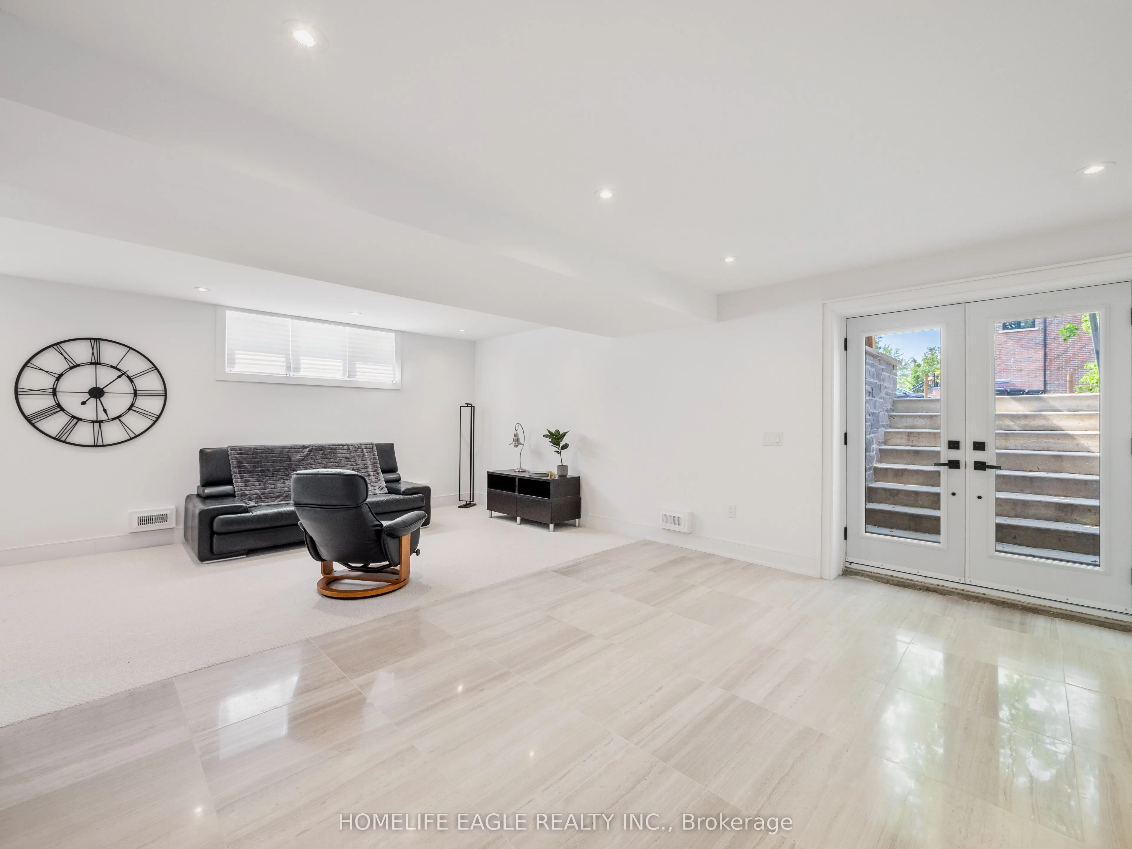 1242 Killarney Beach Road