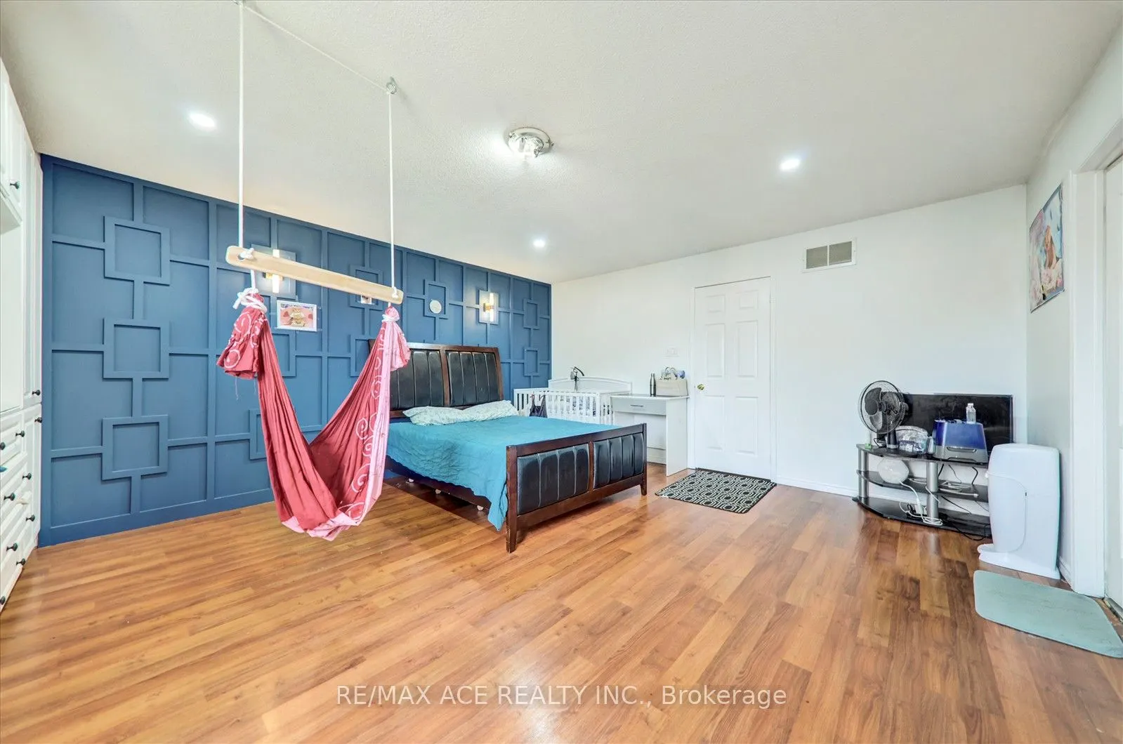 17 Kenborough Court