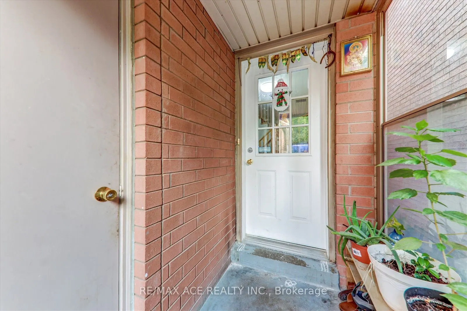 17 Kenborough Court
