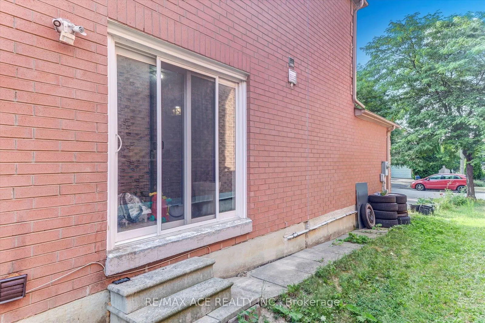 17 Kenborough Court