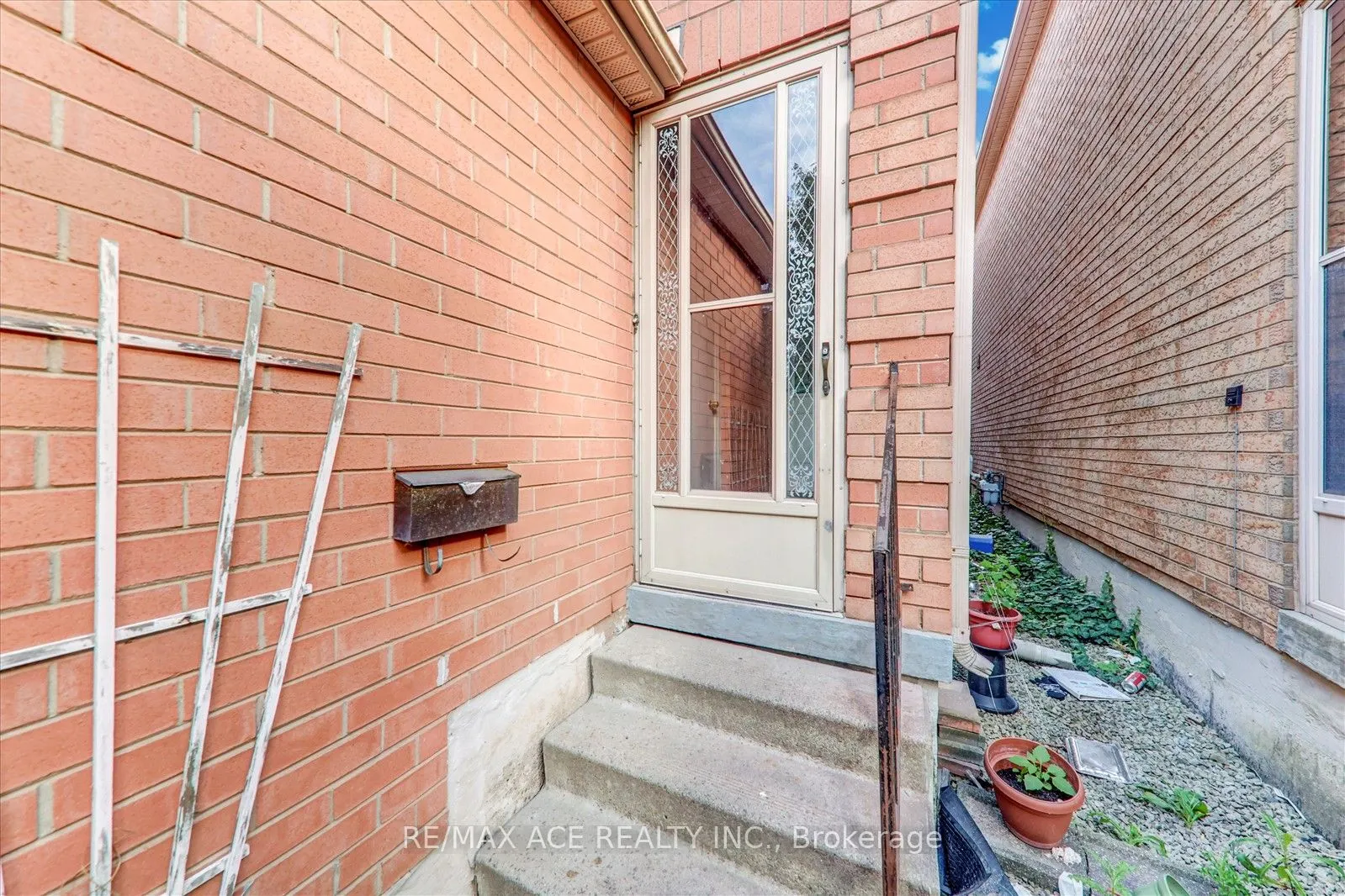 17 Kenborough Court