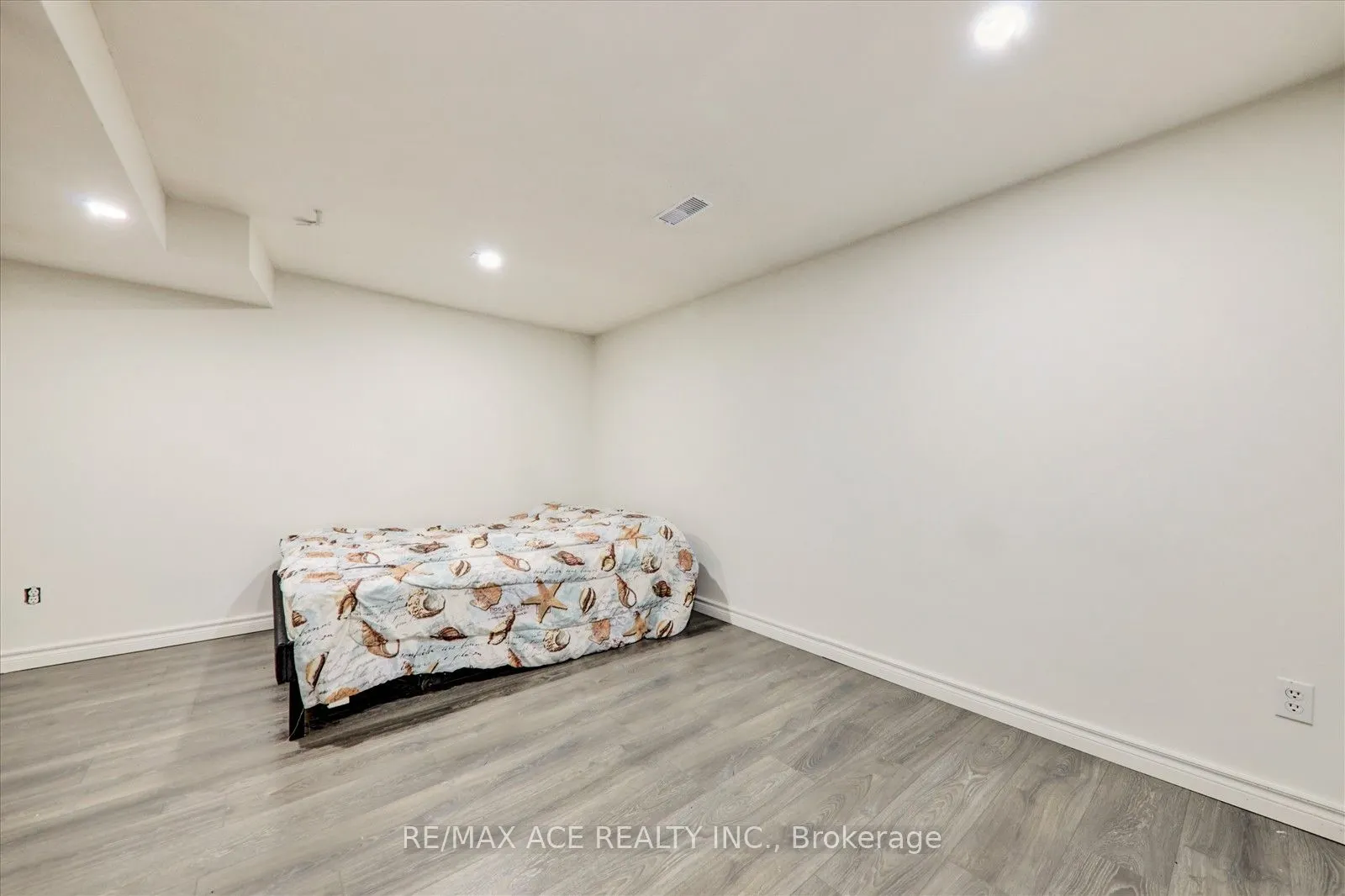 17 Kenborough Court