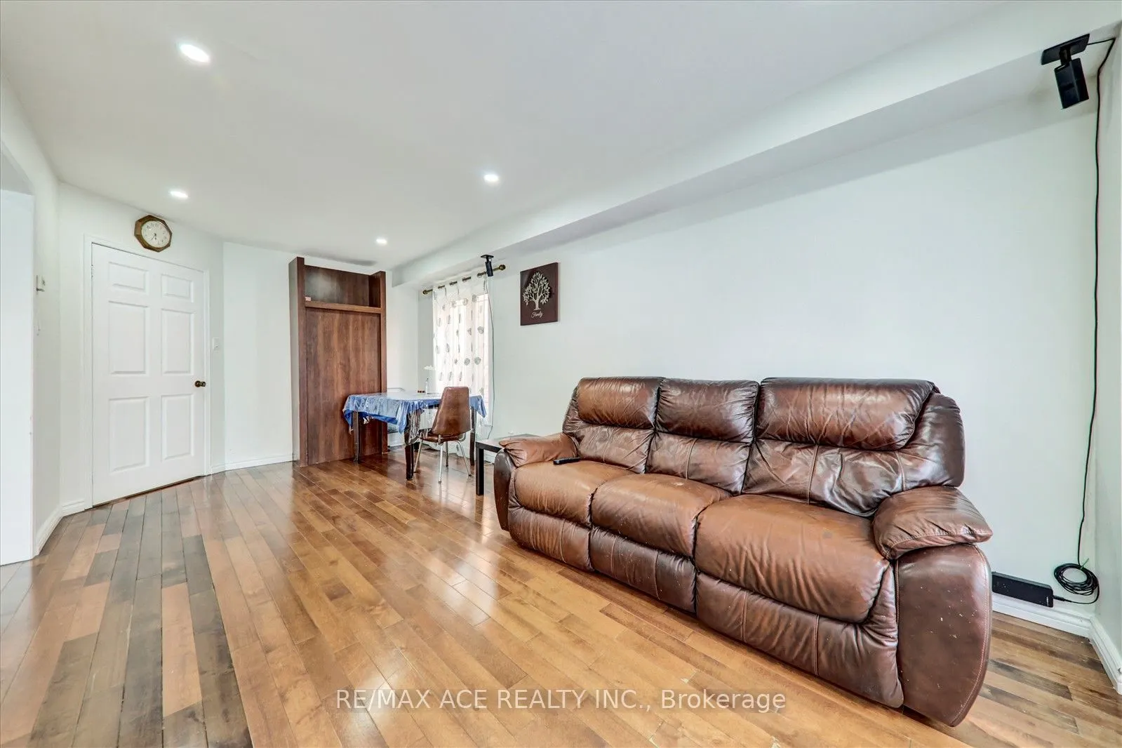 17 Kenborough Court