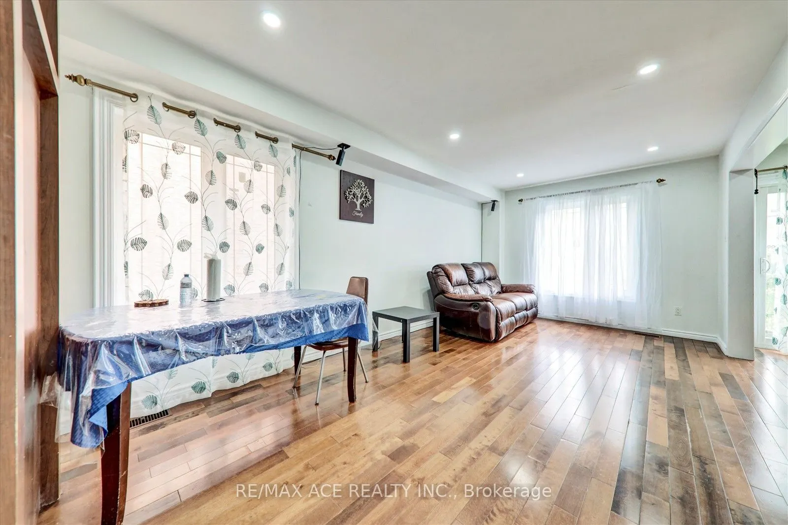 17 Kenborough Court