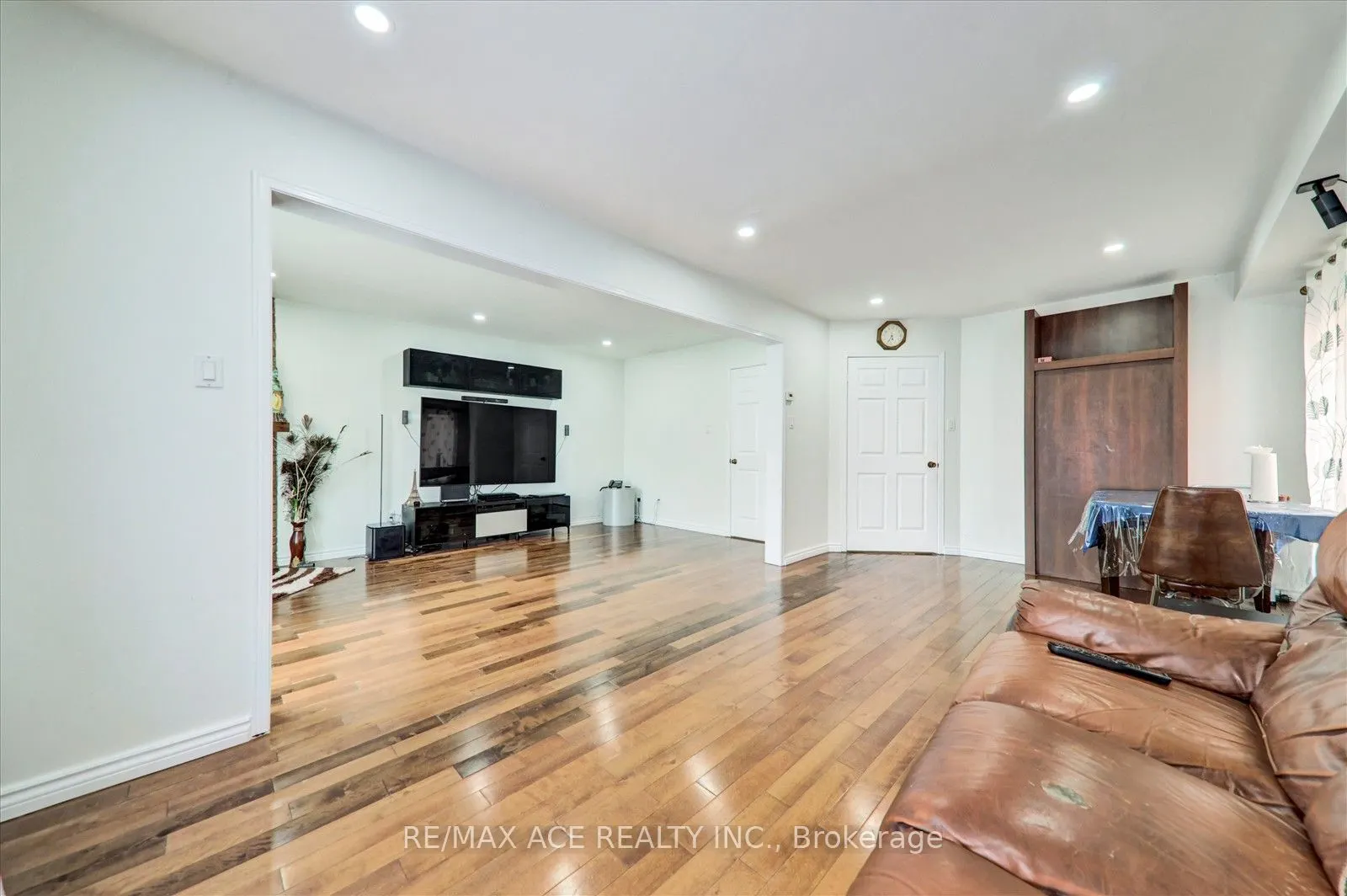 17 Kenborough Court