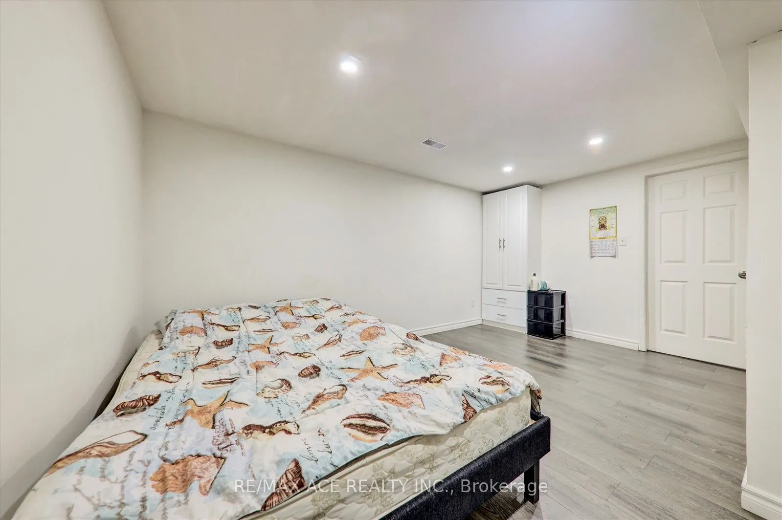 17 Kenborough Court
