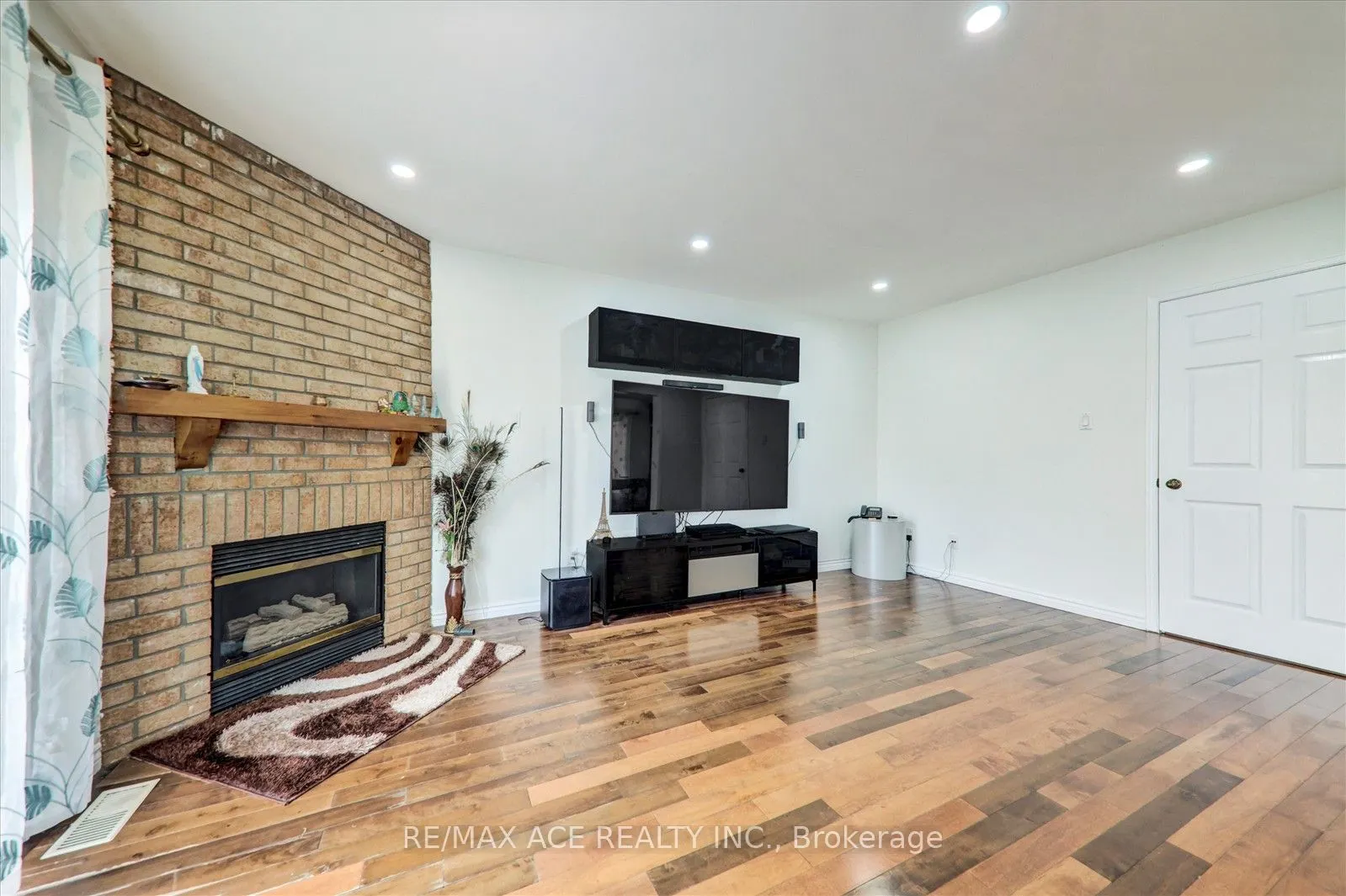 17 Kenborough Court