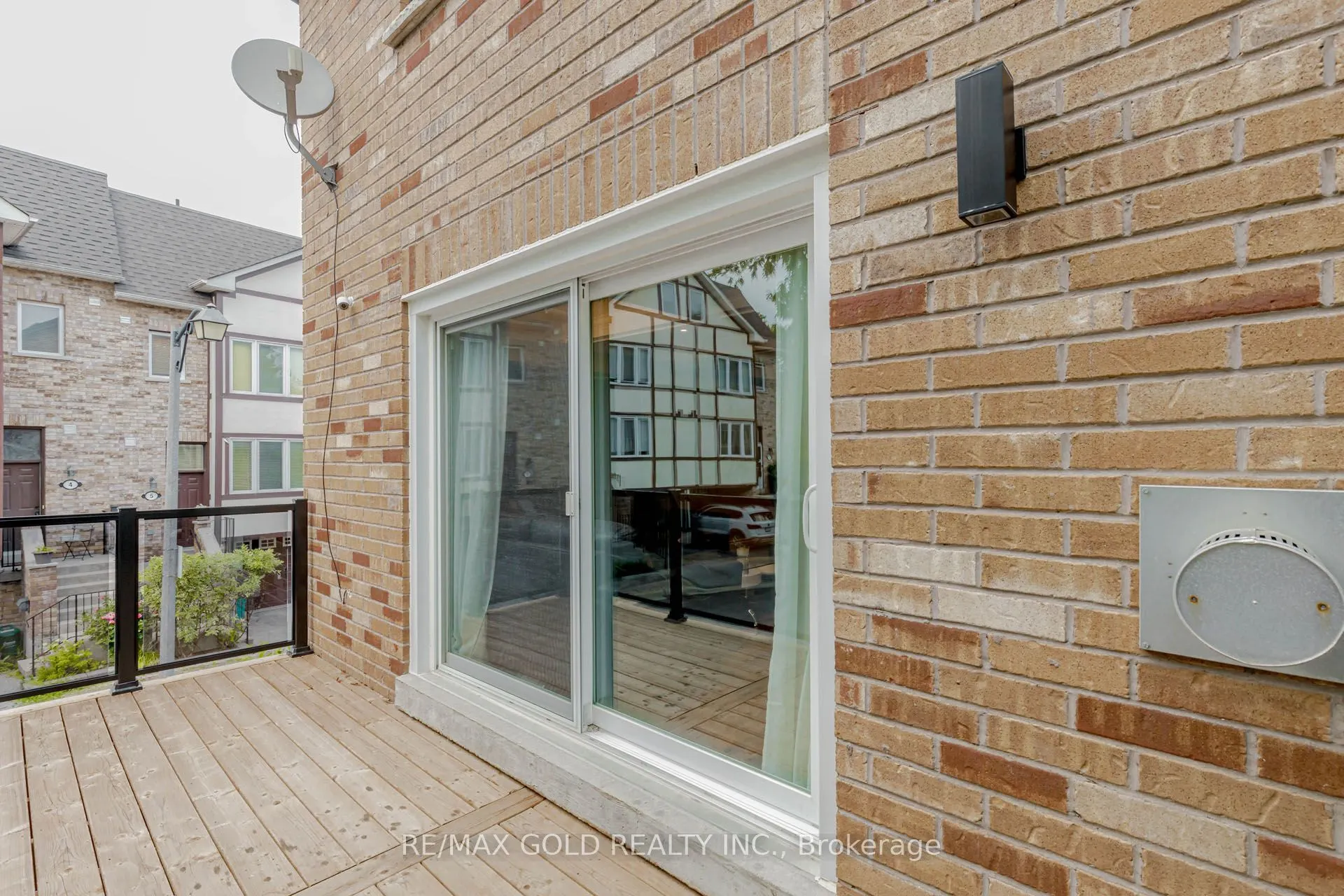 24 Wallace Street, #1