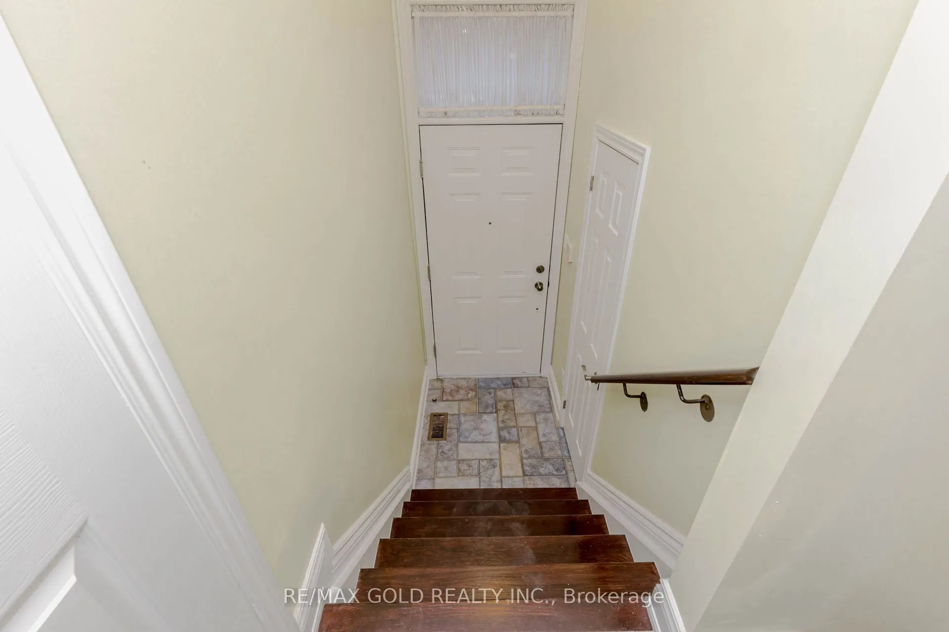 24 Wallace Street, #1