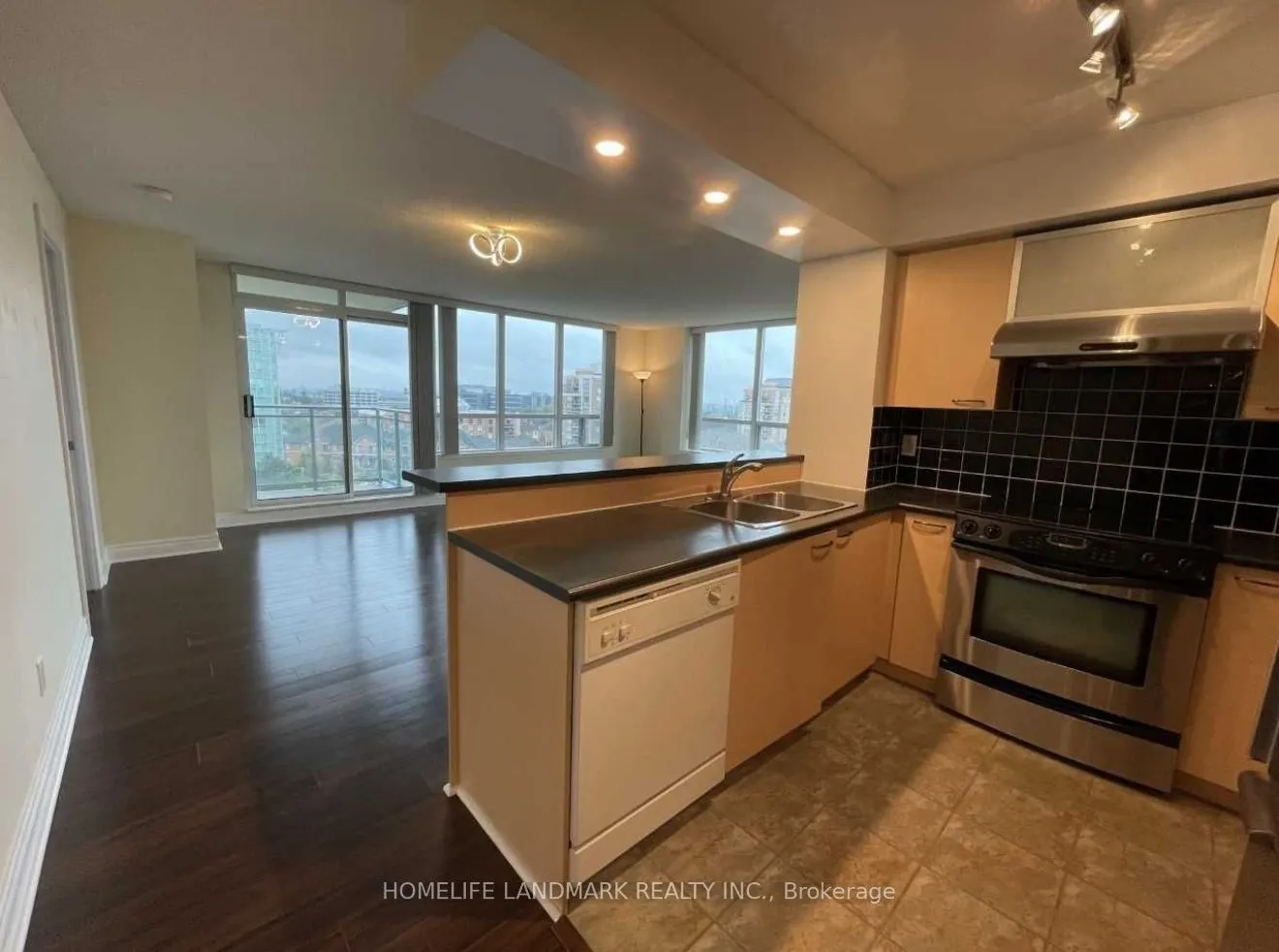 48 Suncrest Boulevard, #805