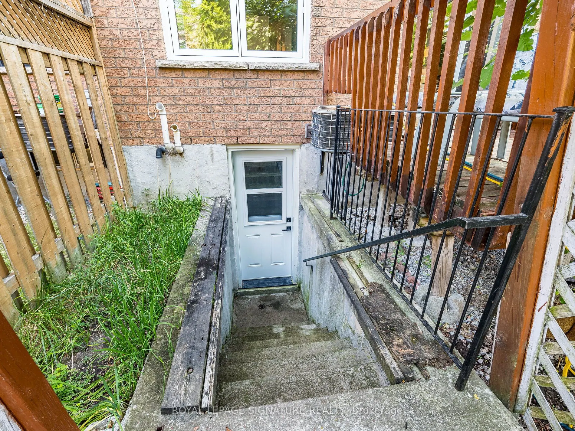 152 Lindenshire Avenue
