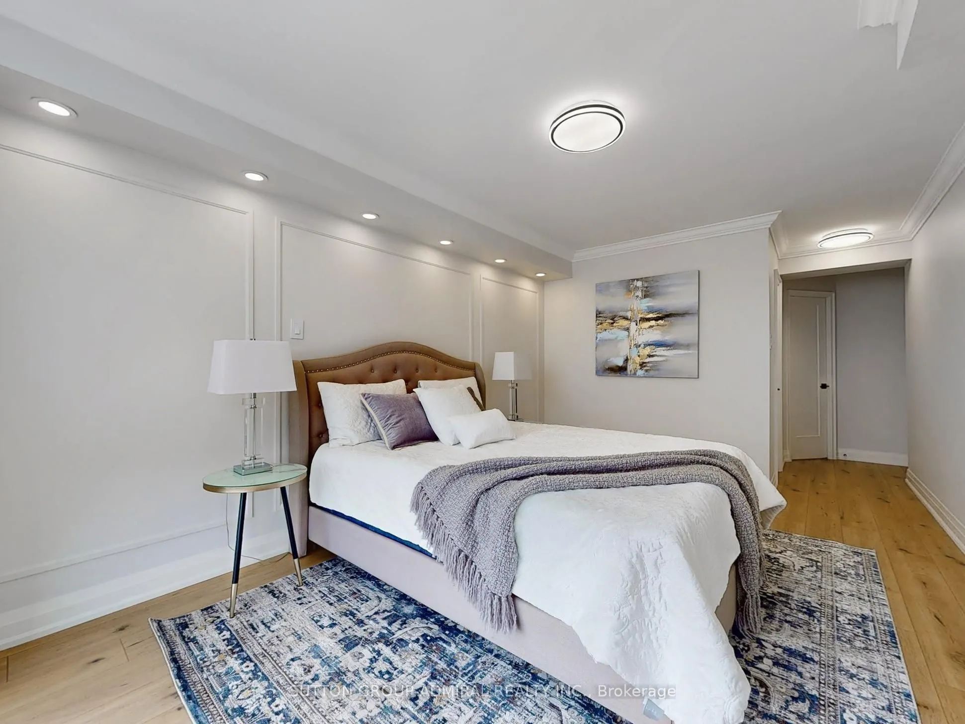20 Harding Boulevard W, #717