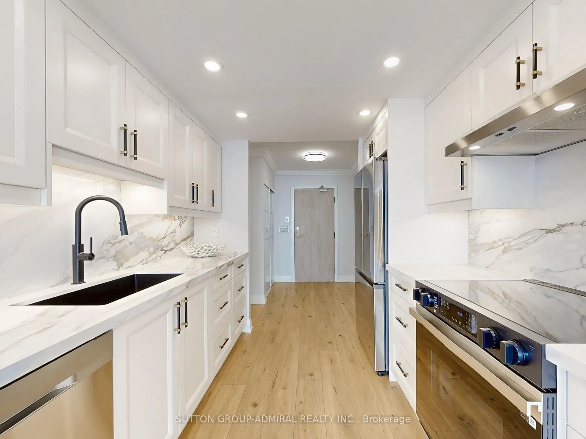 20 Harding Boulevard W, #717