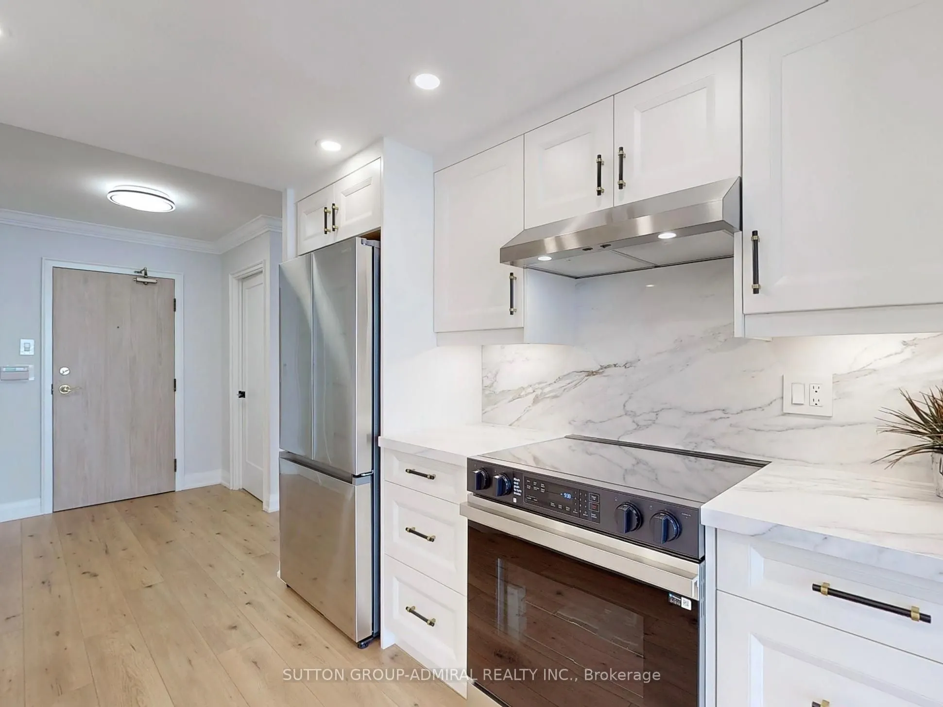 20 Harding Boulevard W, #717