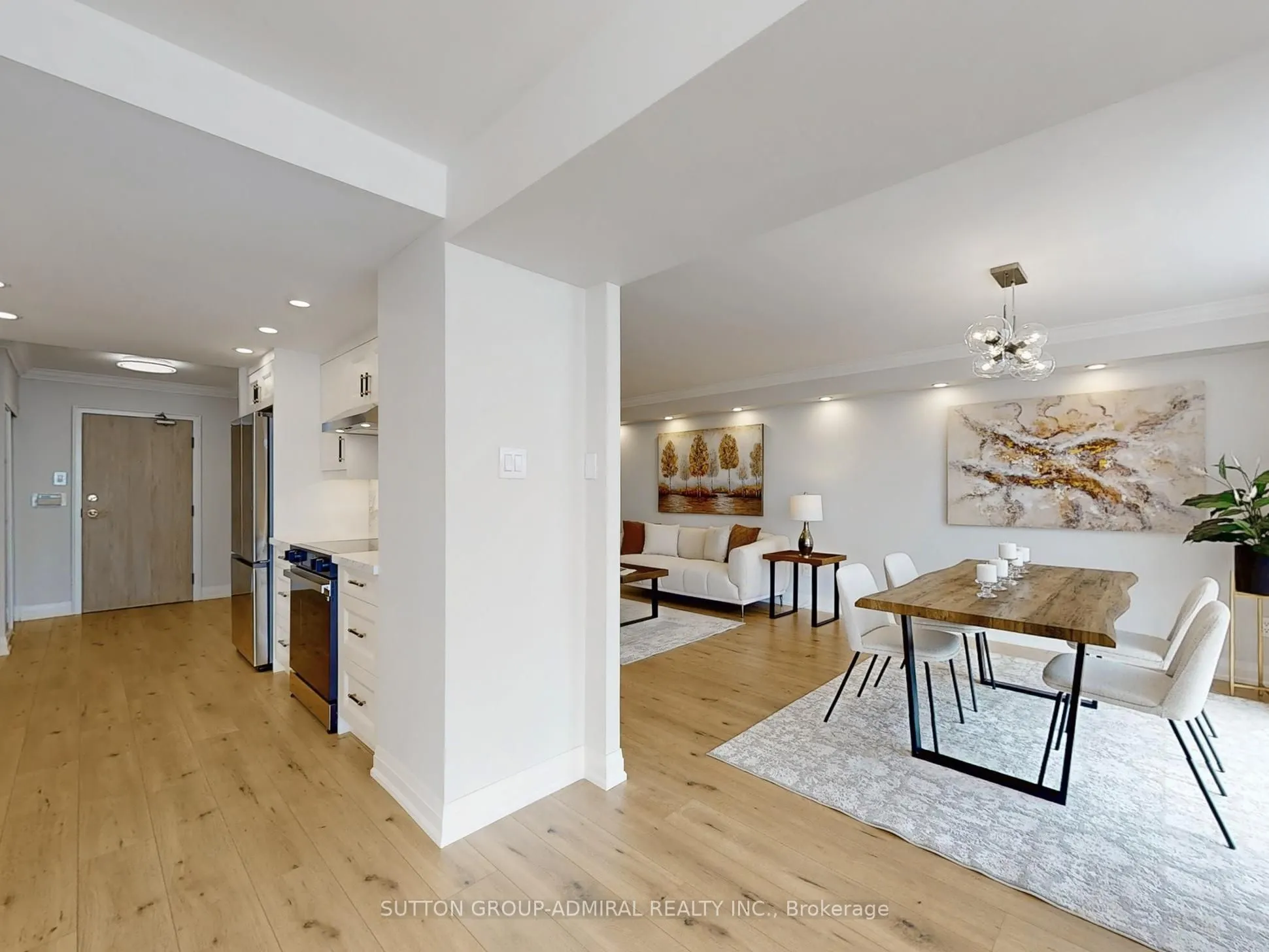 20 Harding Boulevard W, #717