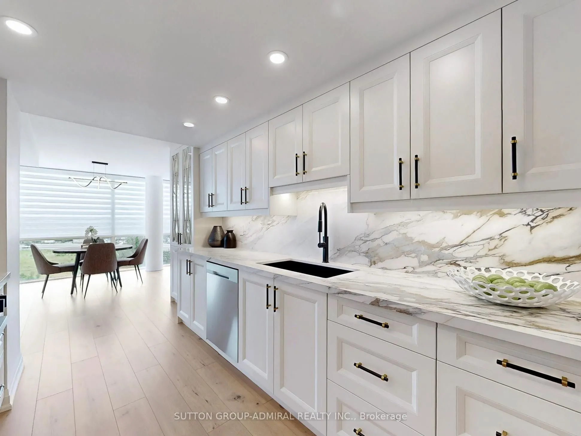 20 Harding Boulevard W, #717