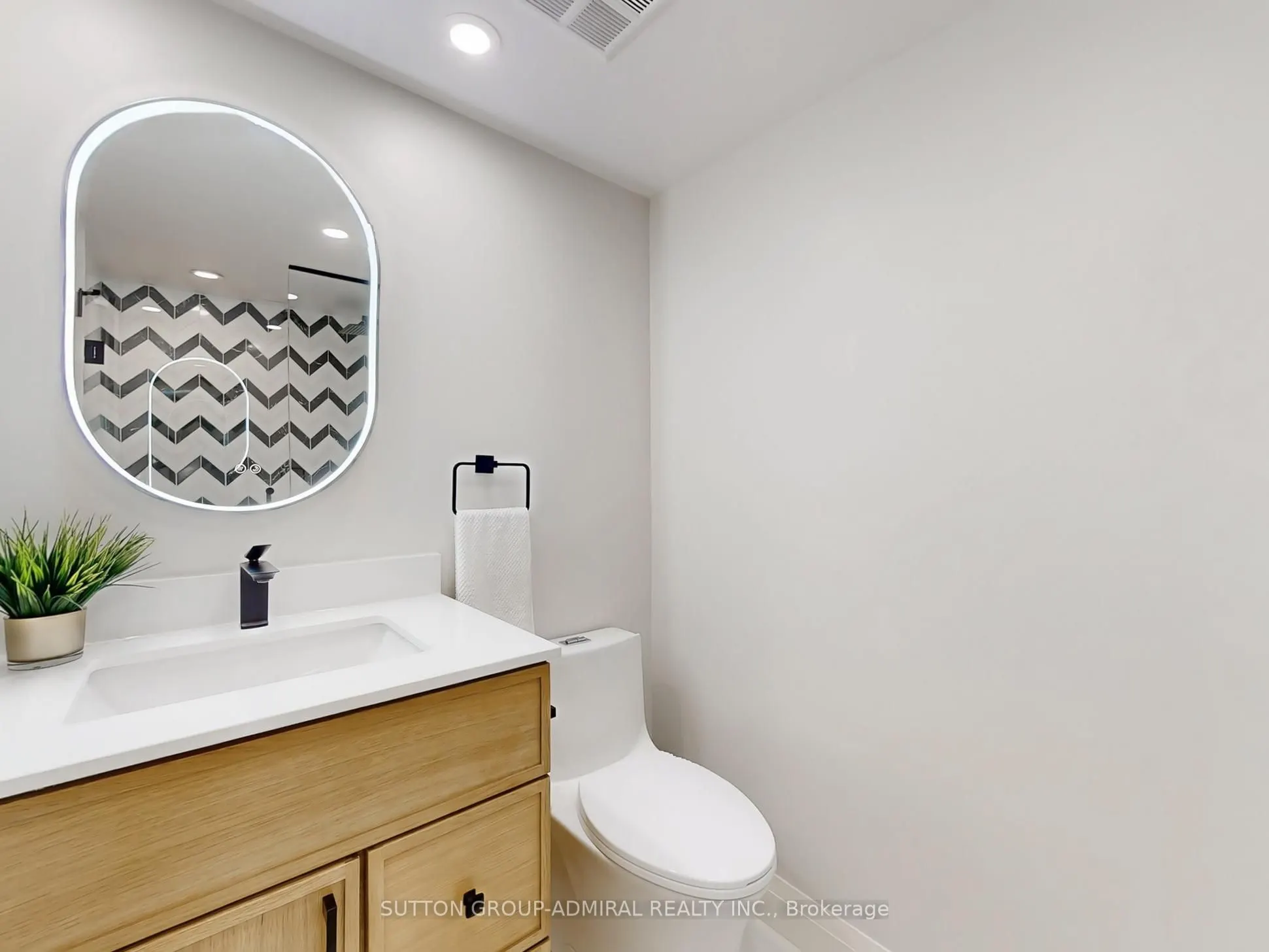 20 Harding Boulevard W, #717