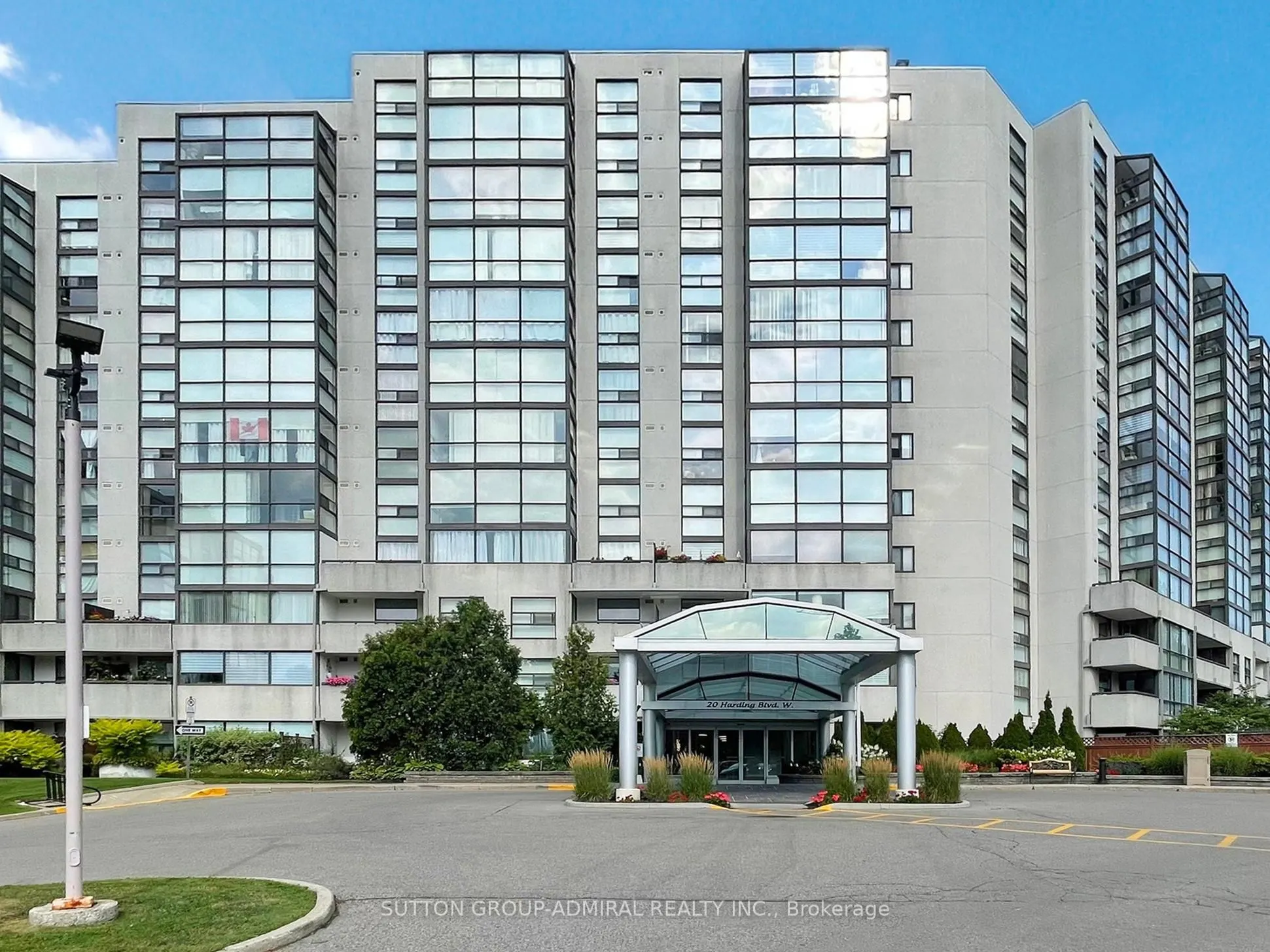 20 Harding Boulevard W, #717