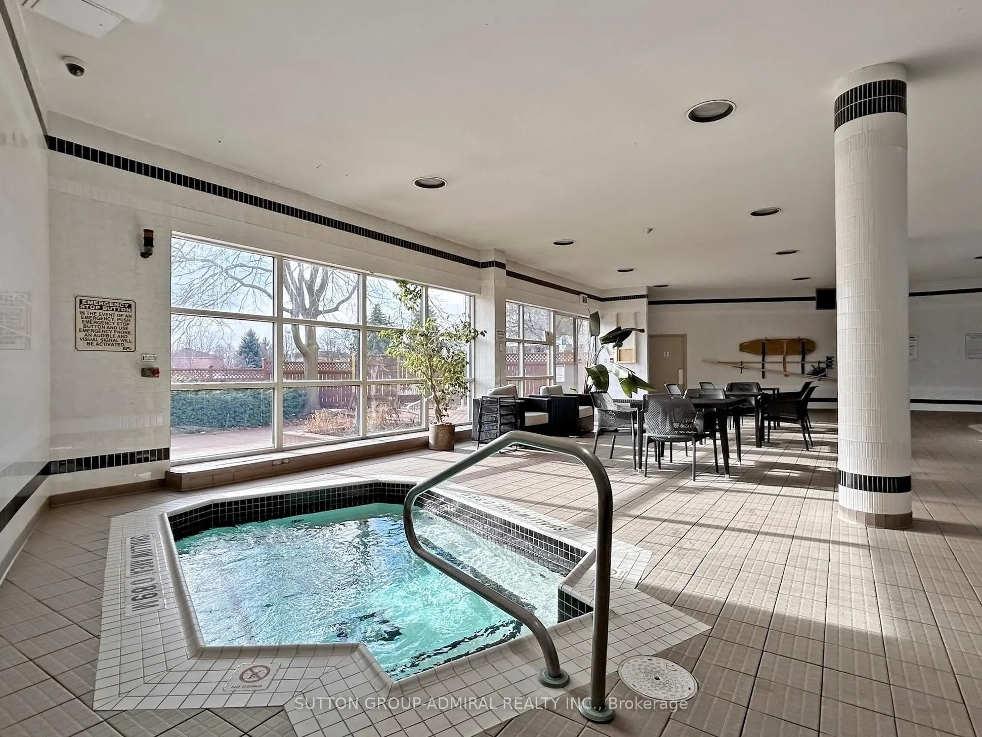 20 Harding Boulevard W, #717