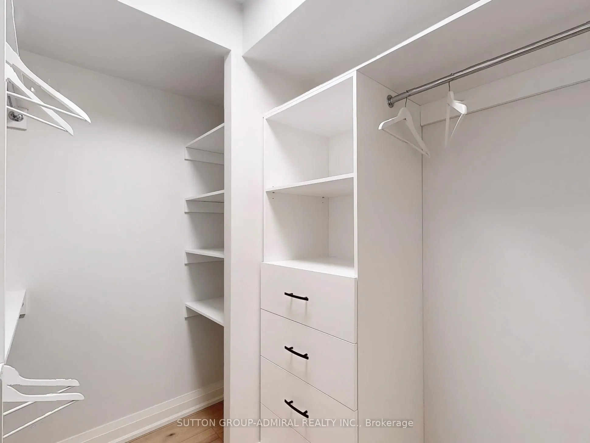 20 Harding Boulevard W, #717