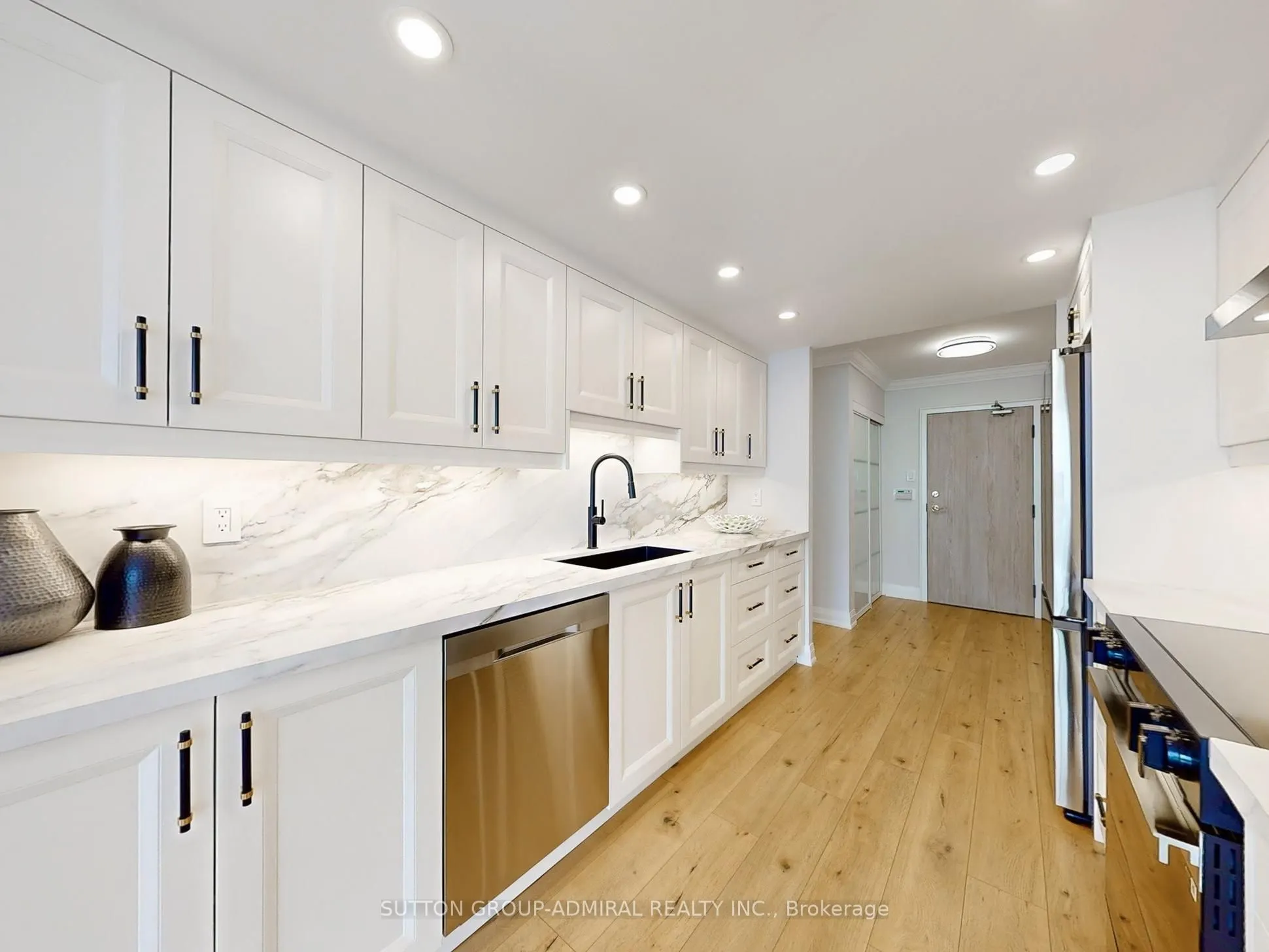 20 Harding Boulevard W, #717