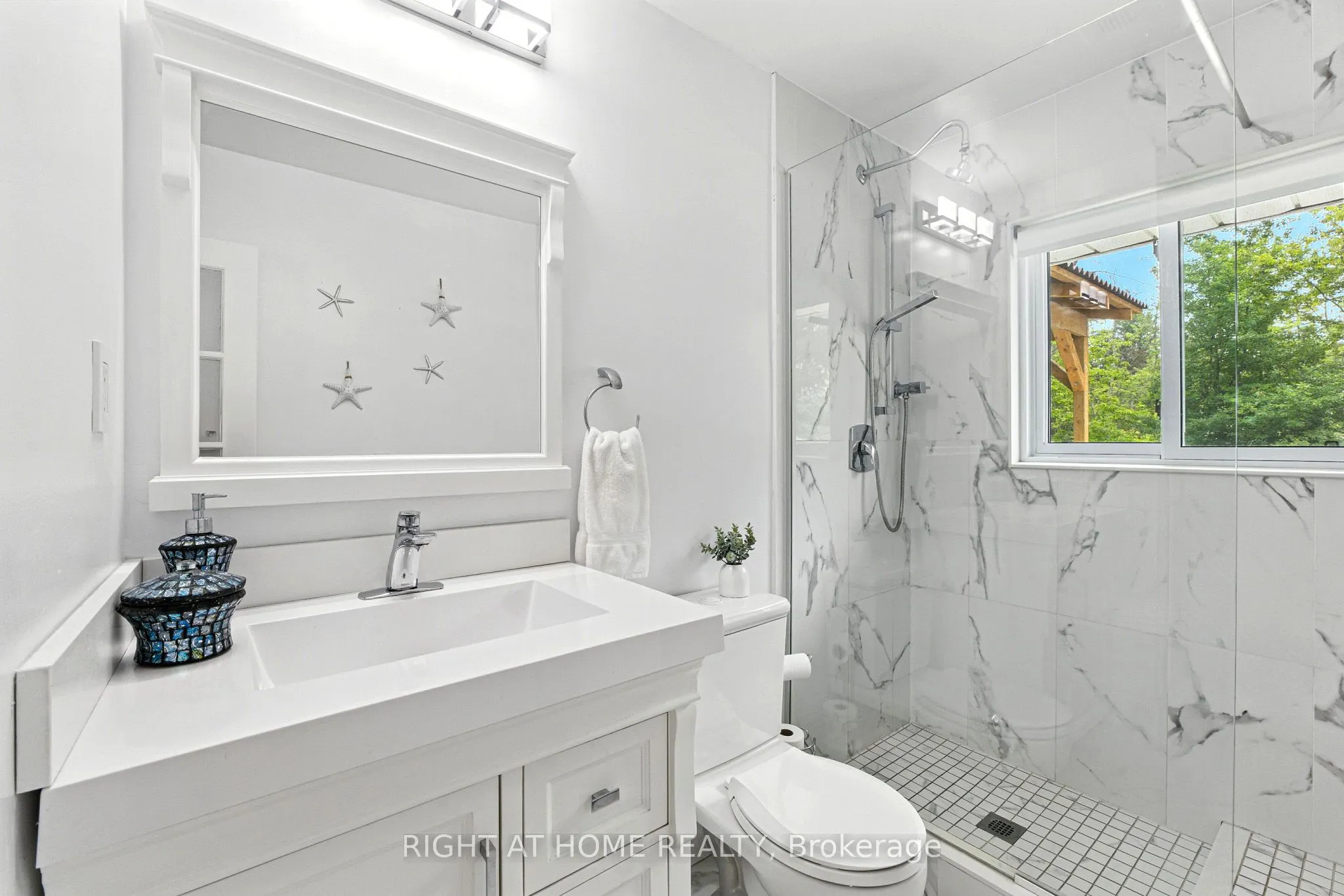 1129 Lindy Lane