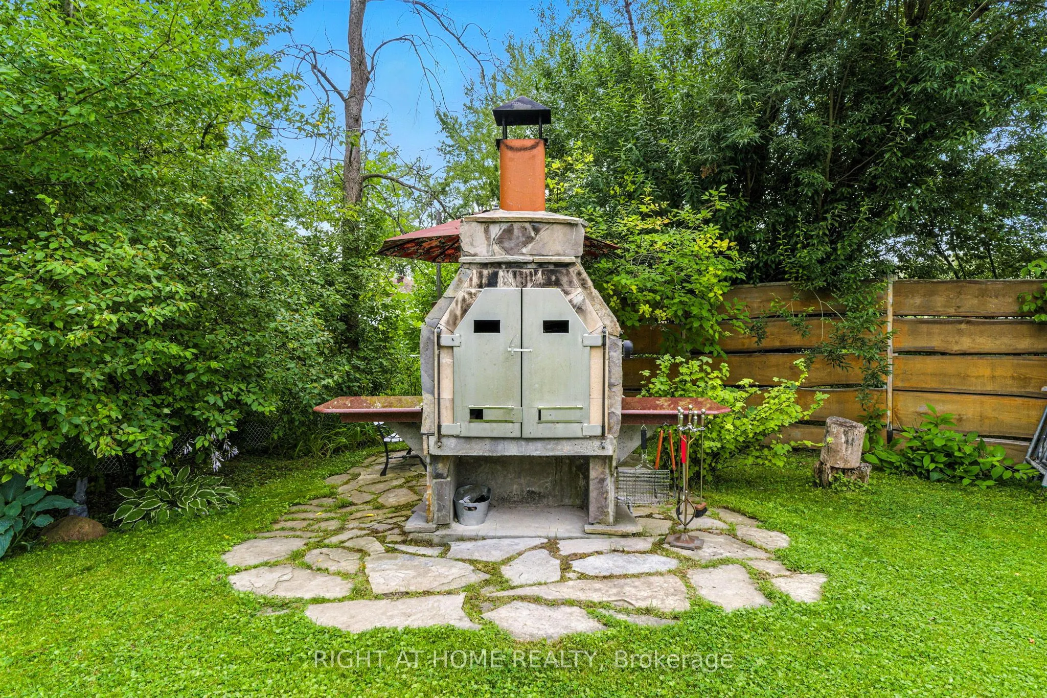 1129 Lindy Lane
