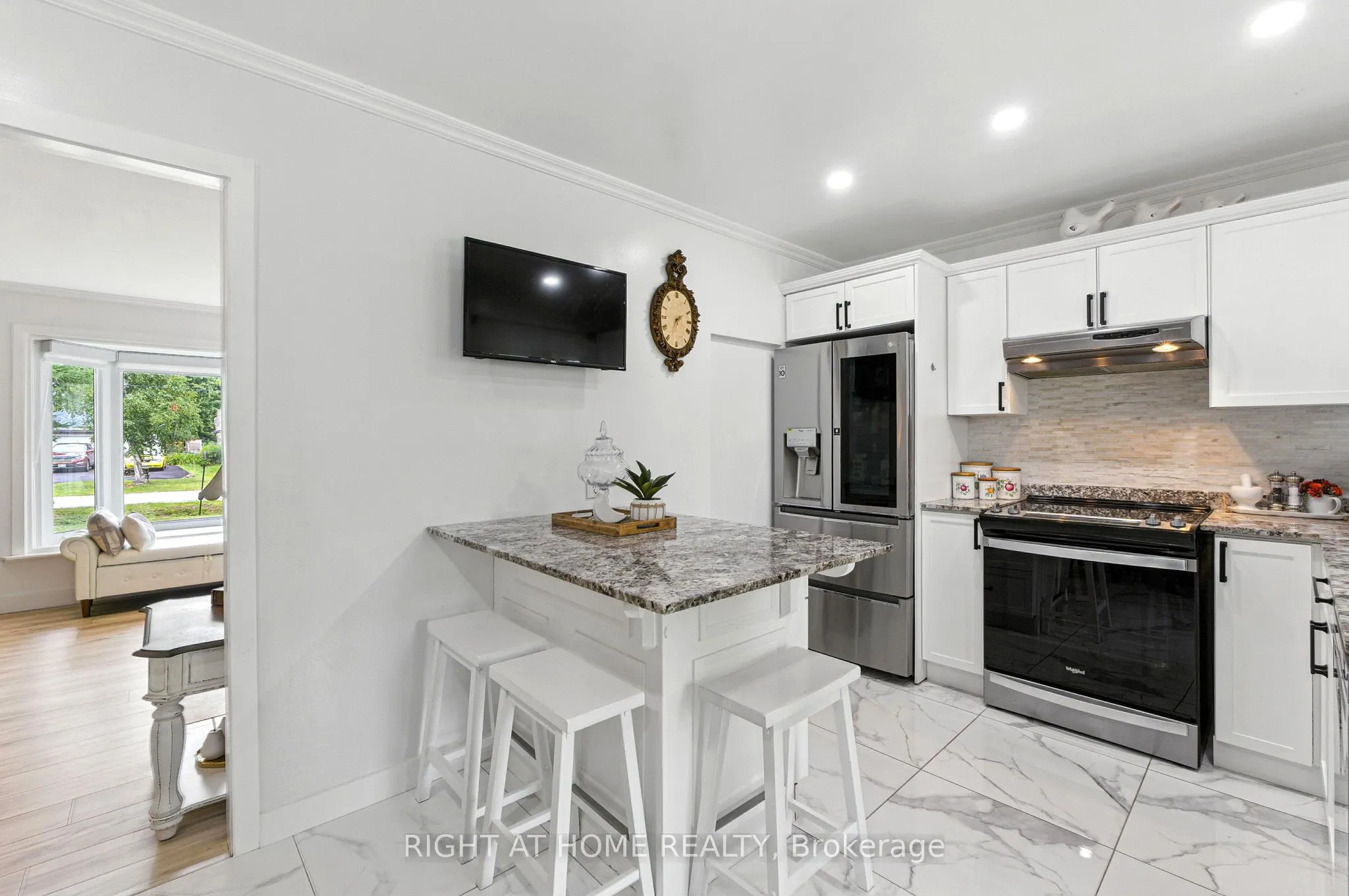 1129 Lindy Lane