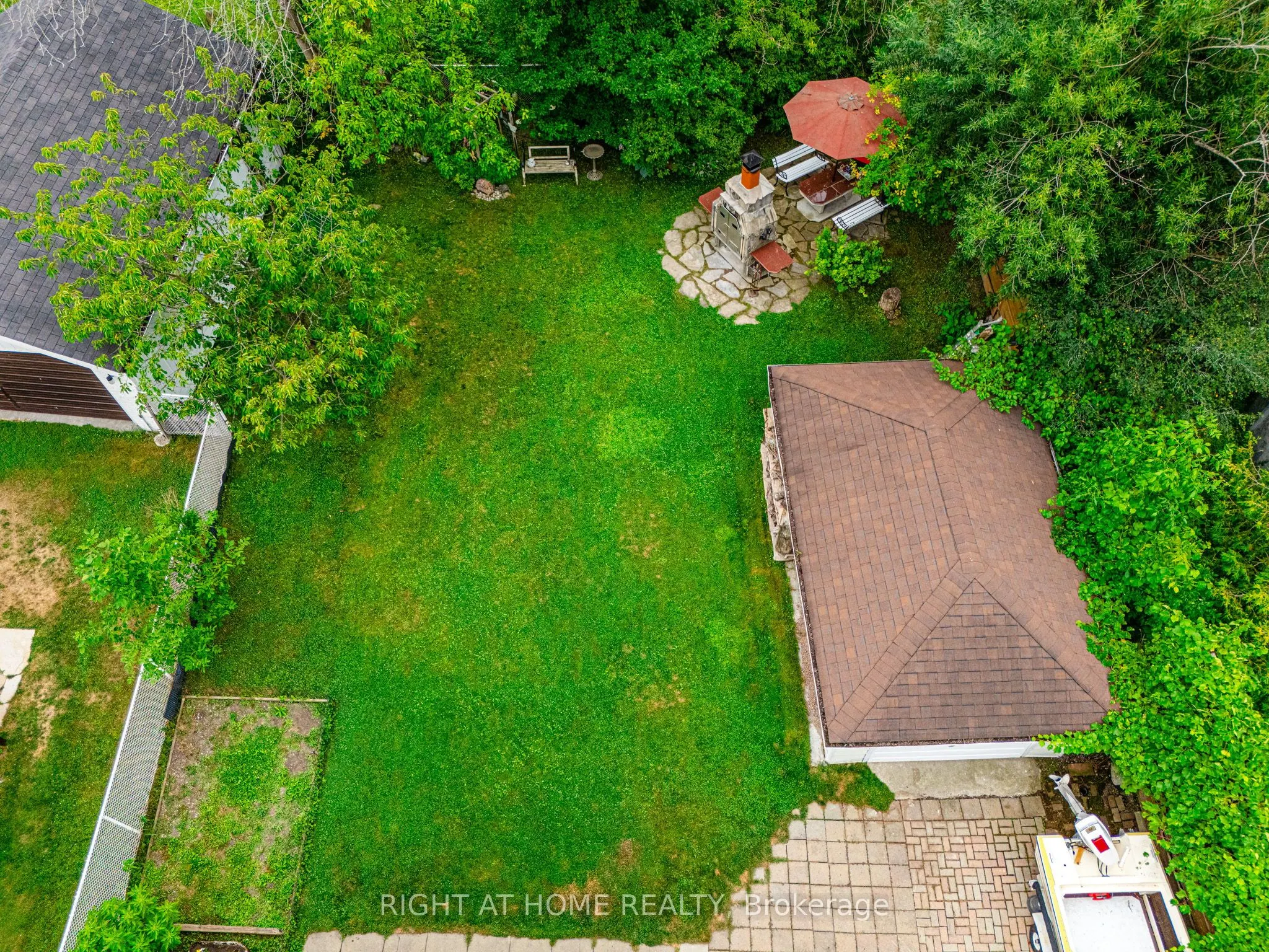 1129 Lindy Lane