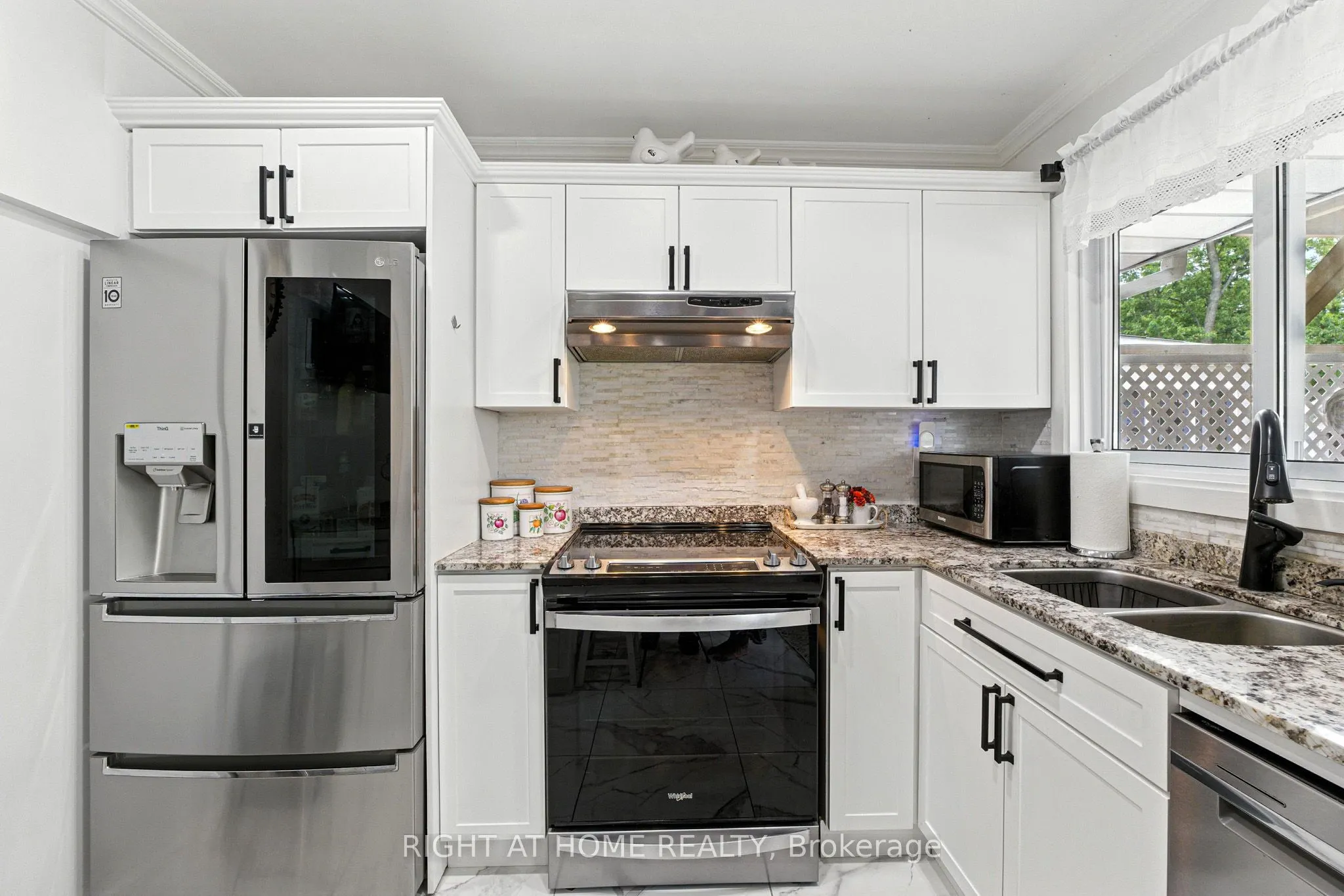 1129 Lindy Lane