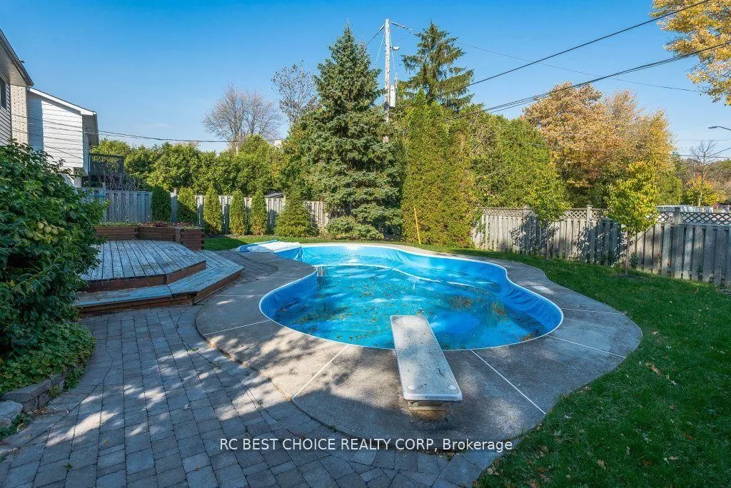 11 Emily Carr Street