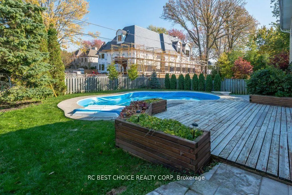 11 Emily Carr Street