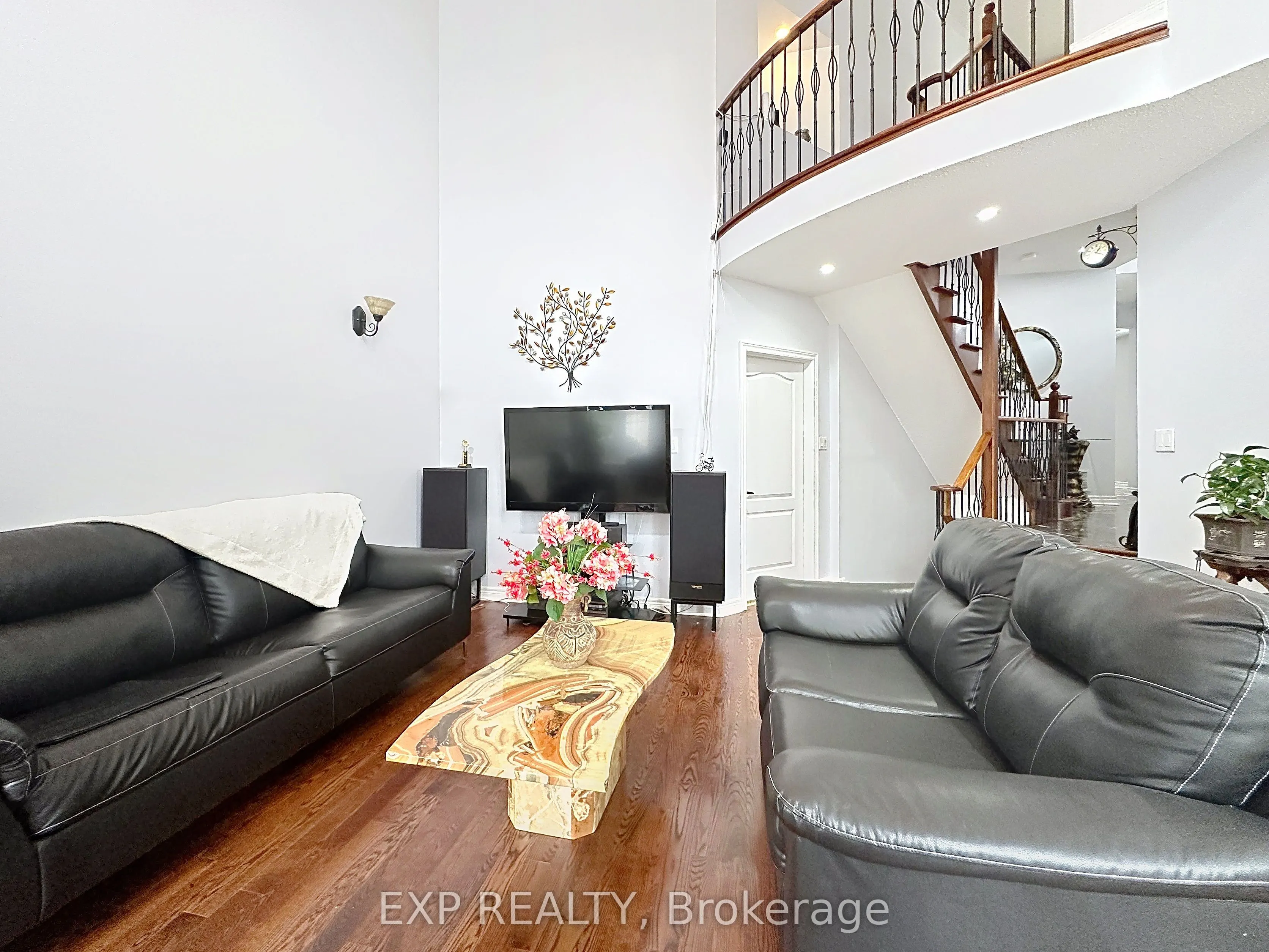 129 Ledge Rock Drive E
