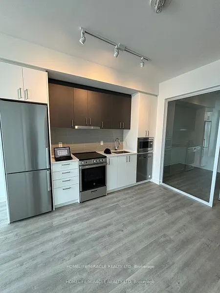 30 Upper Mall Way, #204A