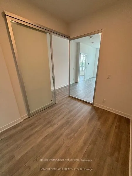 30 Upper Mall Way, #204A
