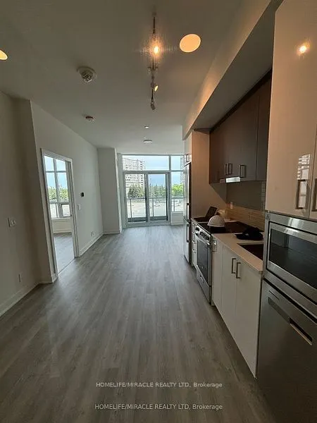30 Upper Mall Way, #204A